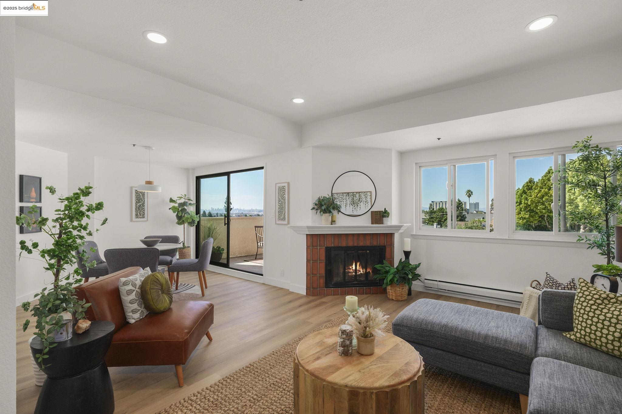 655 Chetwood St # 402