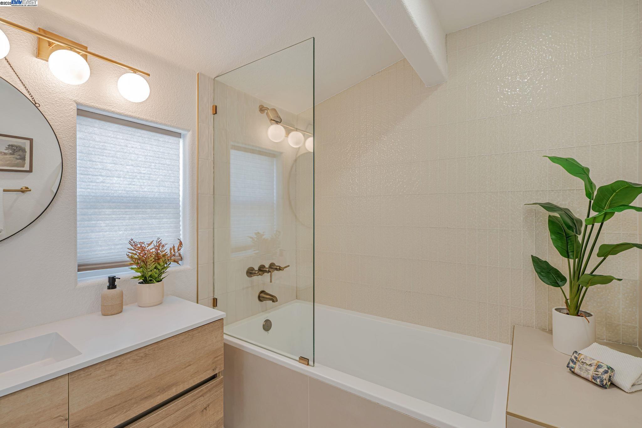 6583 Simson St, Oakland