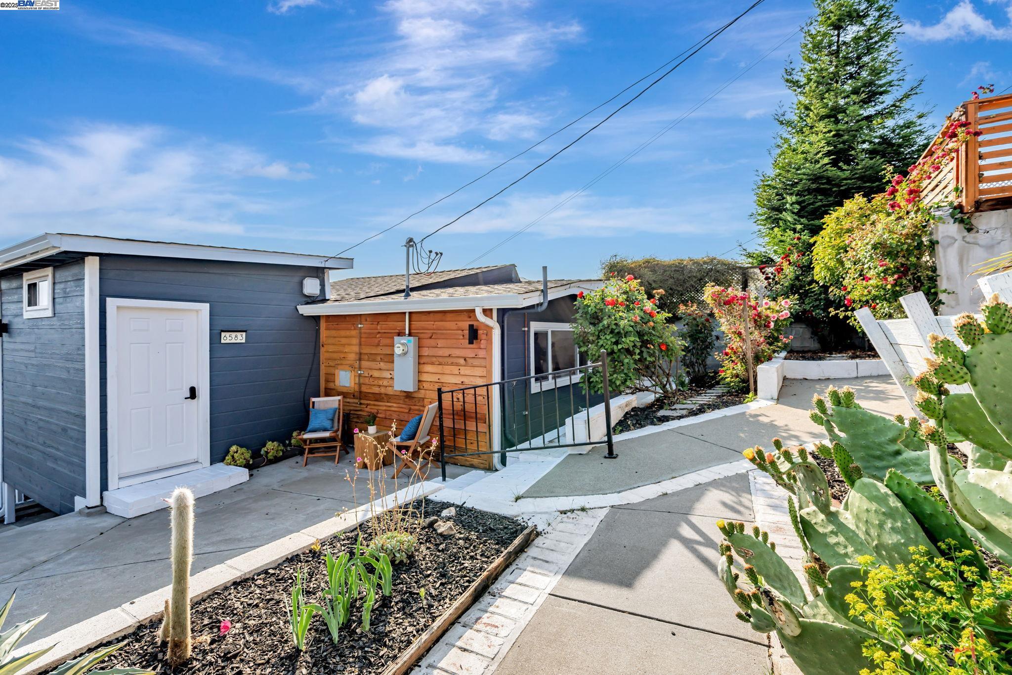 6583 Simson St, Oakland