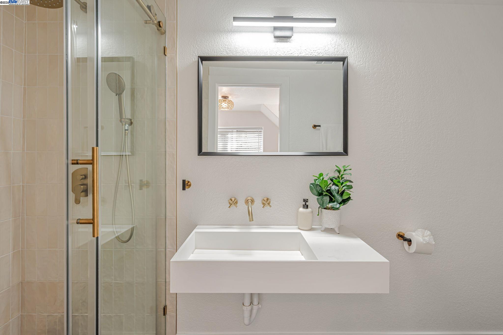 6583 Simson St, Oakland