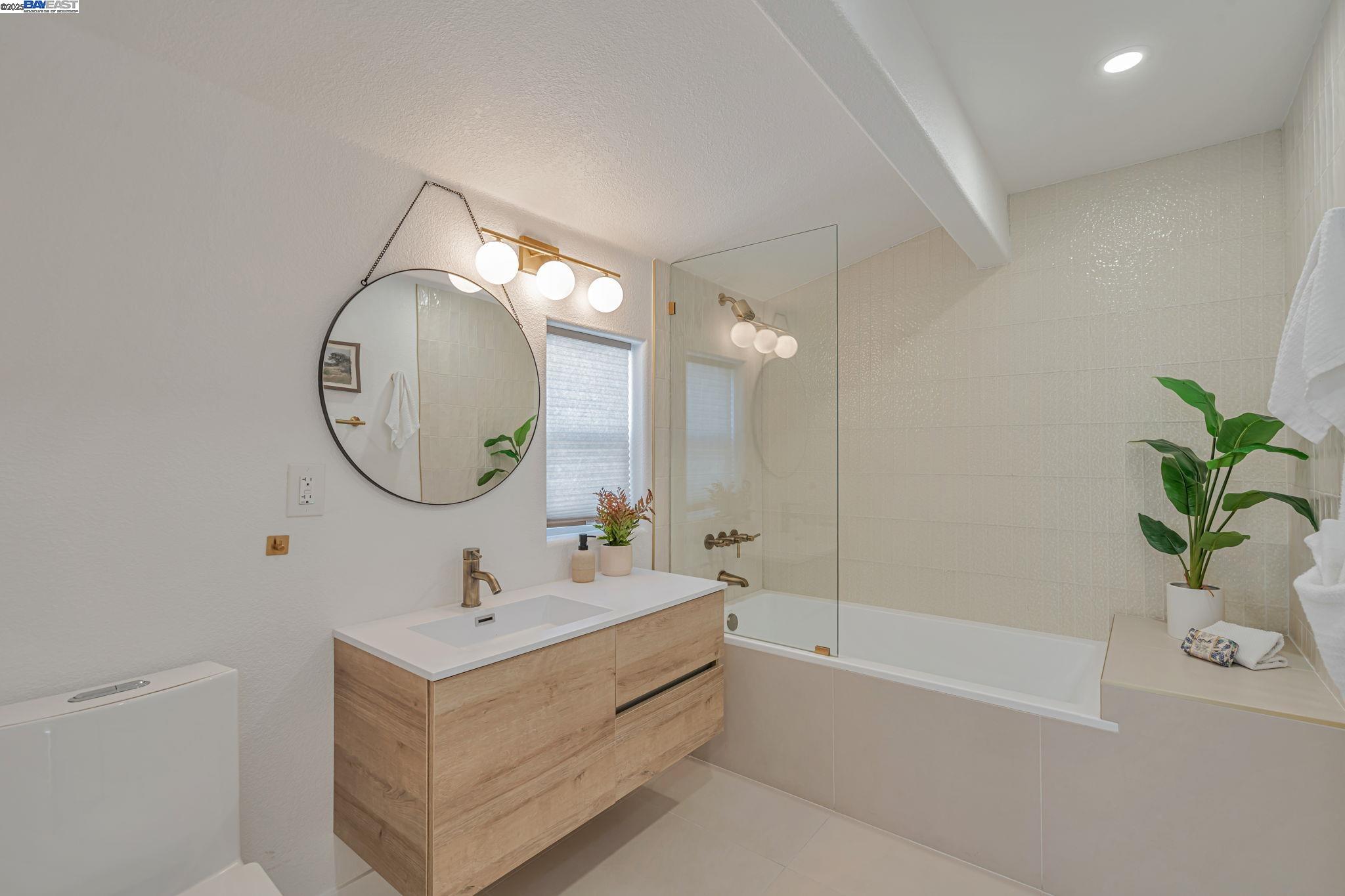 6583 Simson St, Oakland