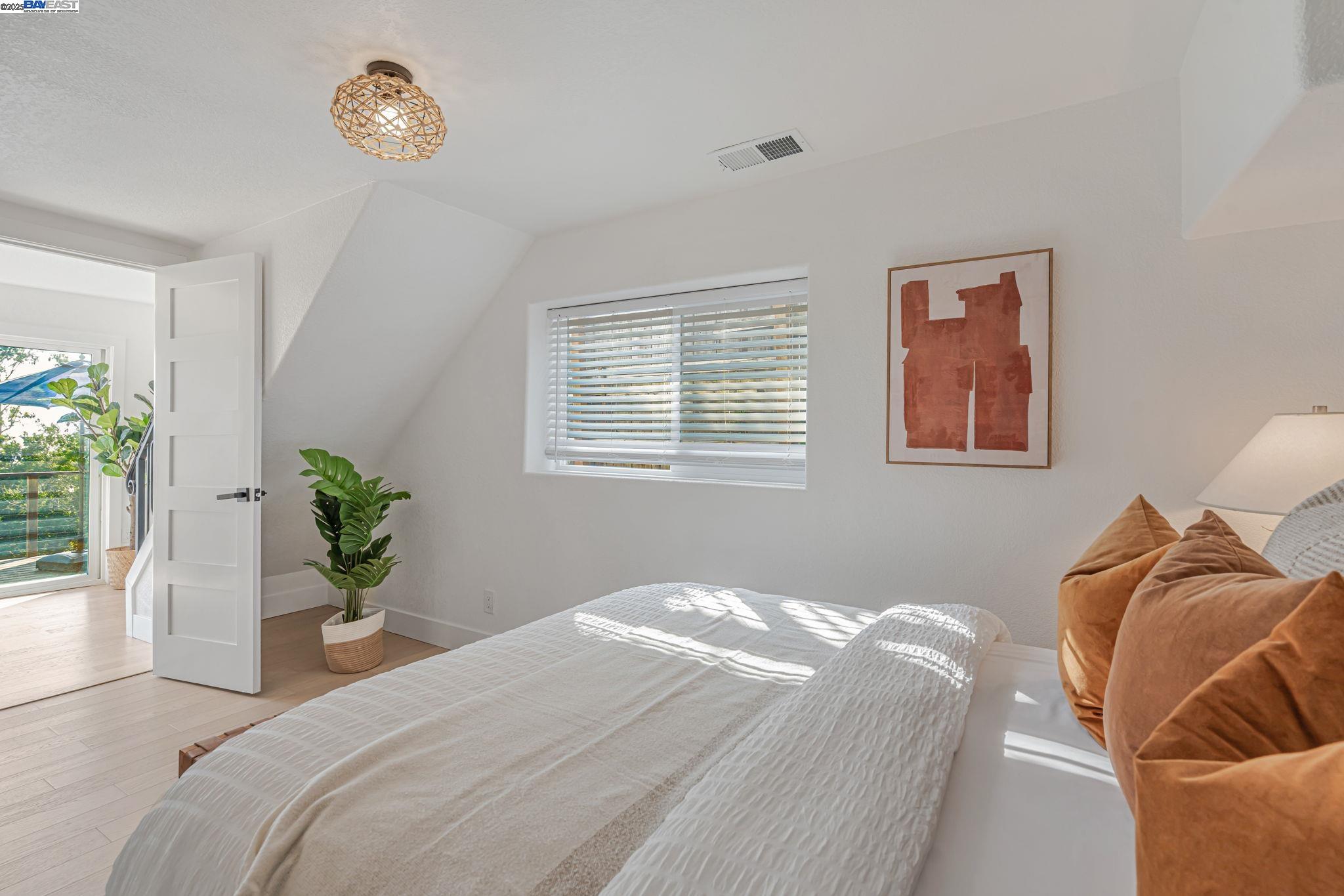 6583 Simson St, Oakland