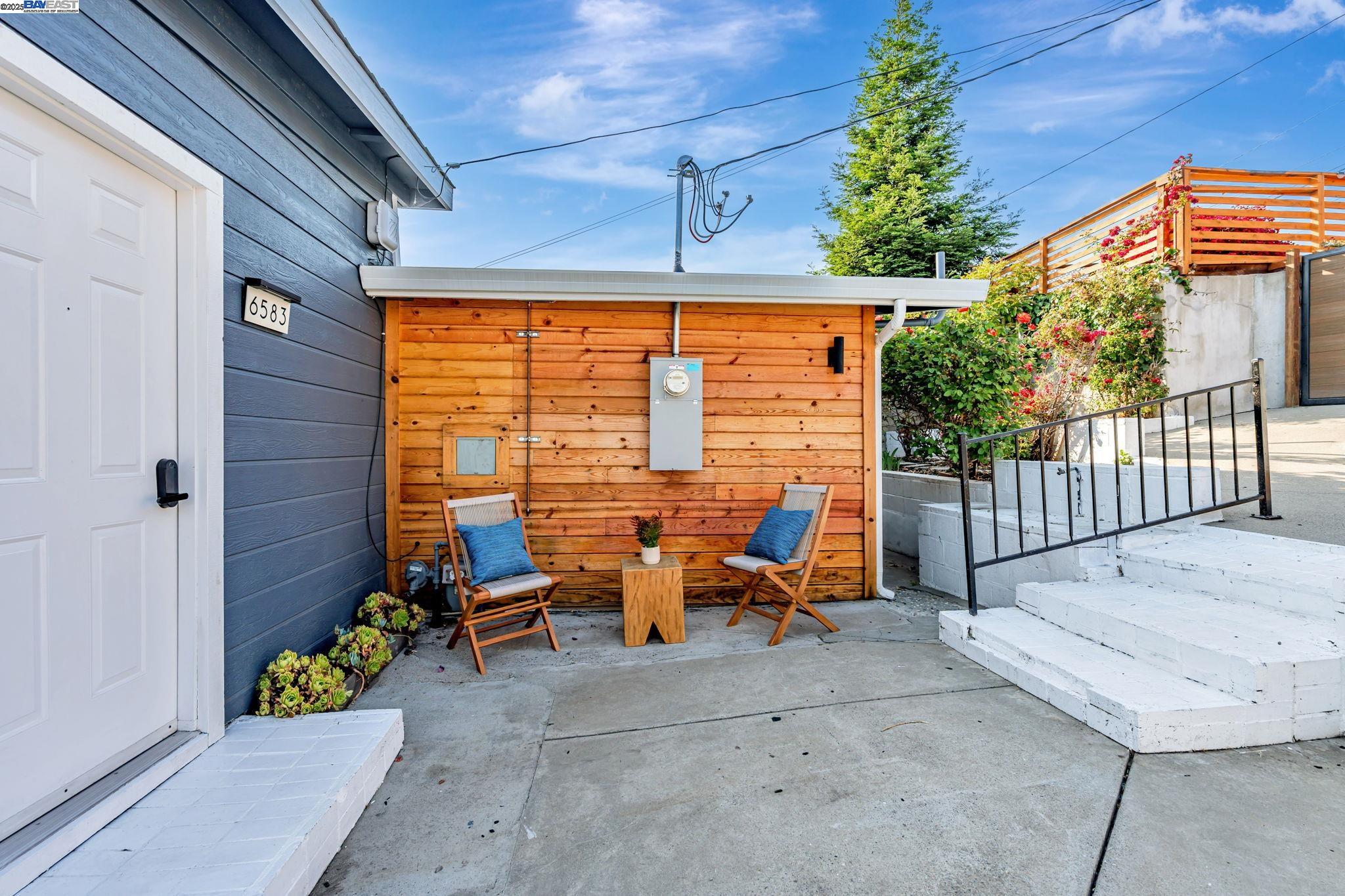 6583 Simson St, Oakland