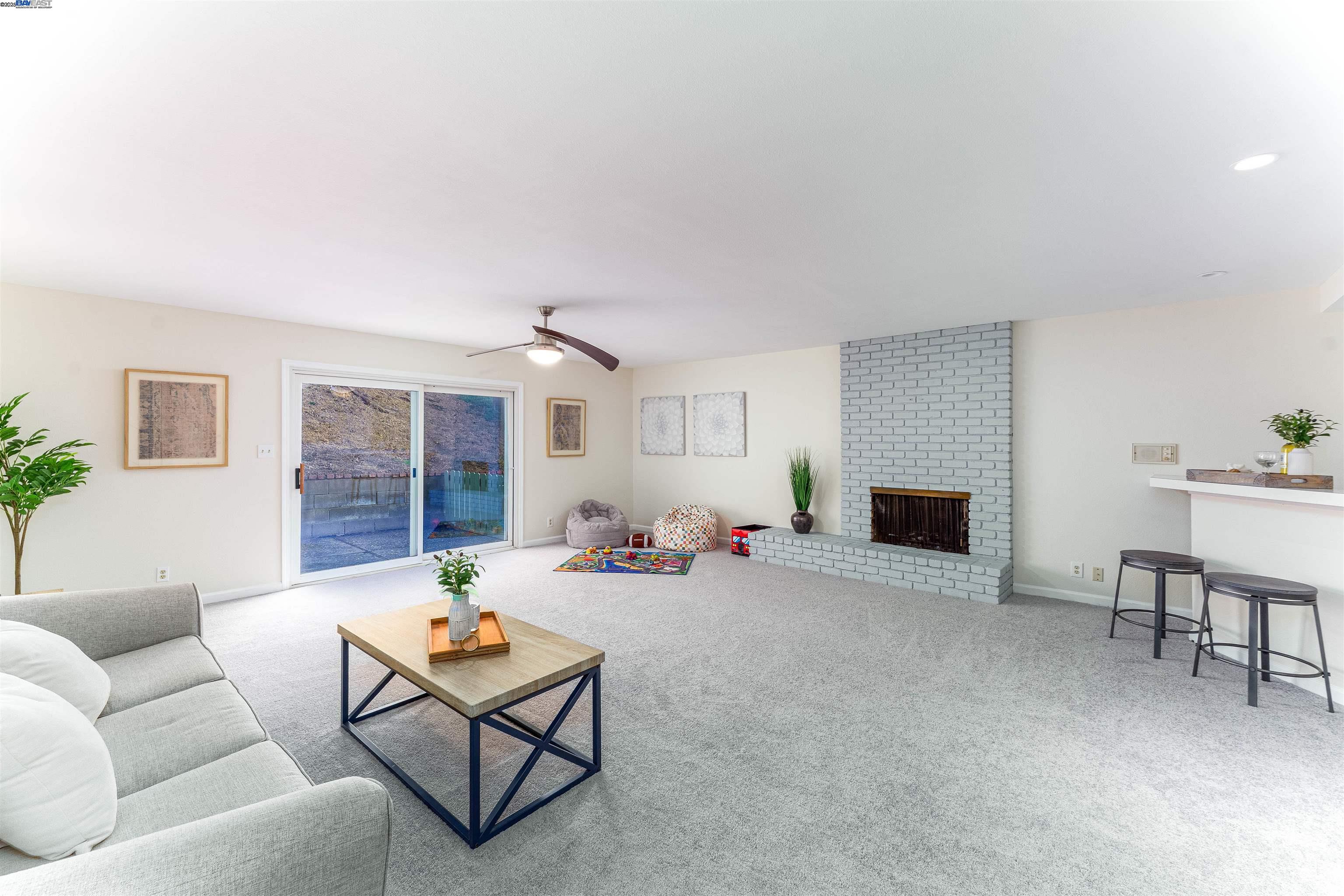 7684 Surrey Ln