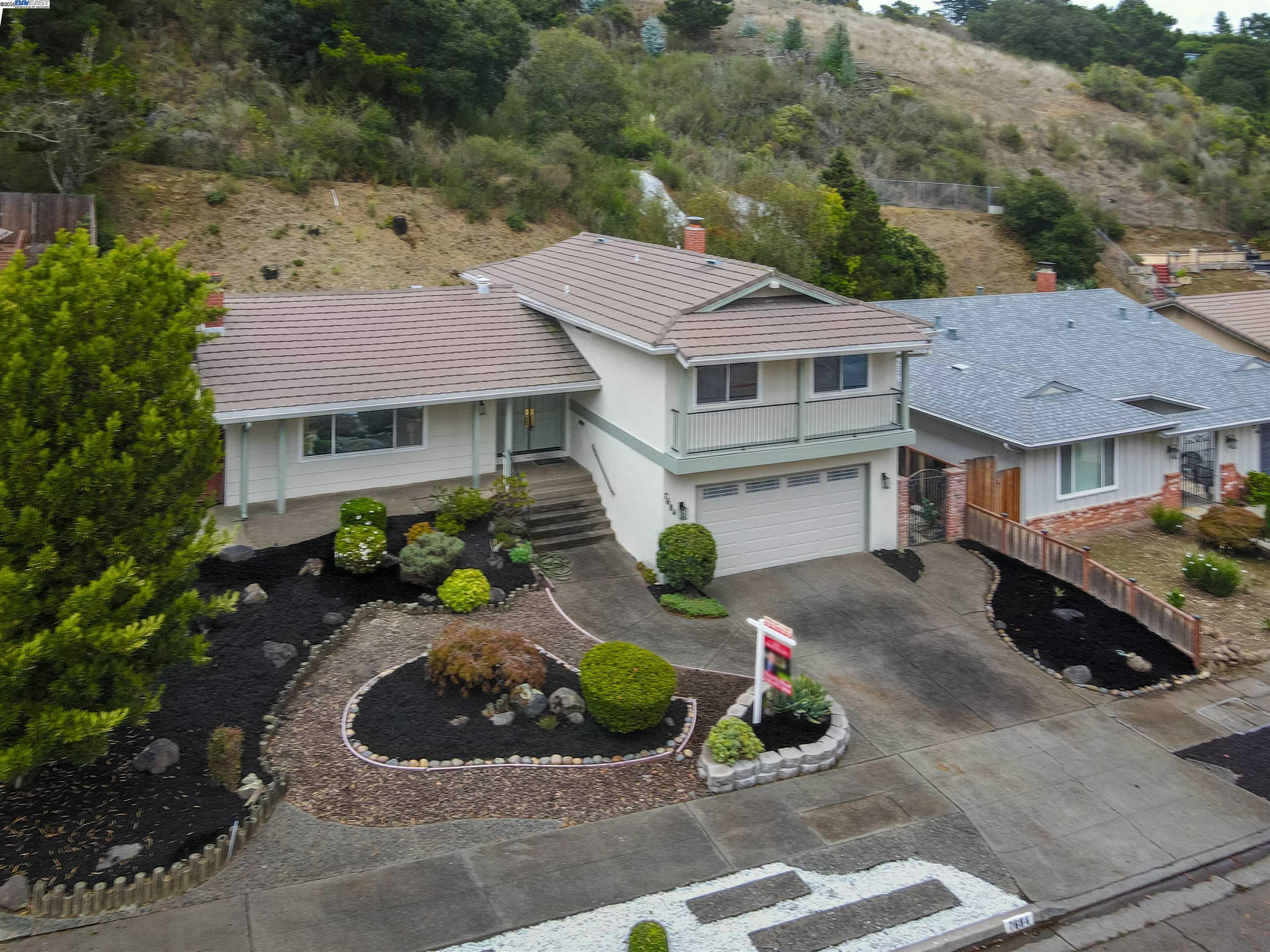 7684 Surrey Ln