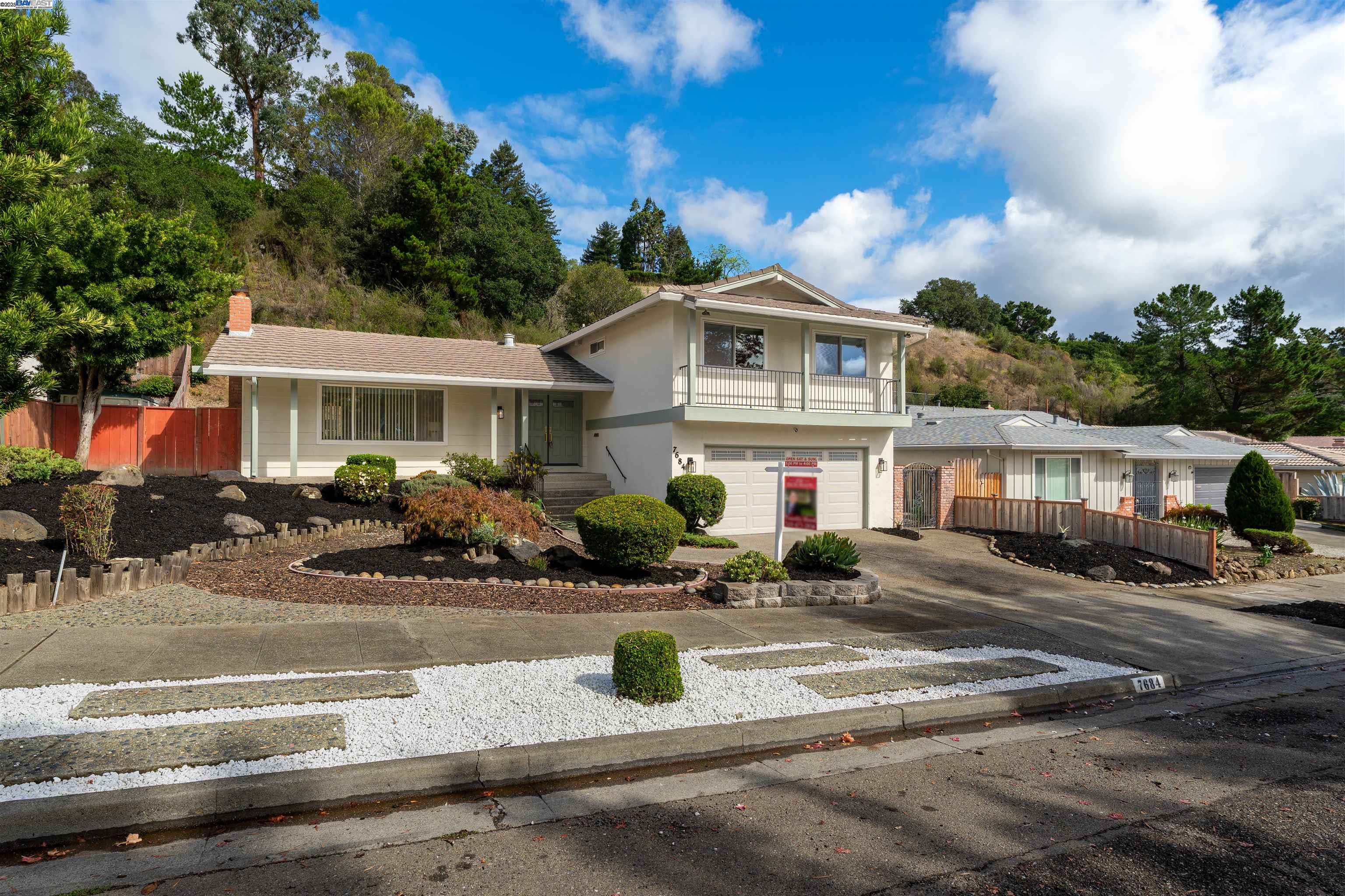 7684 Surrey Ln