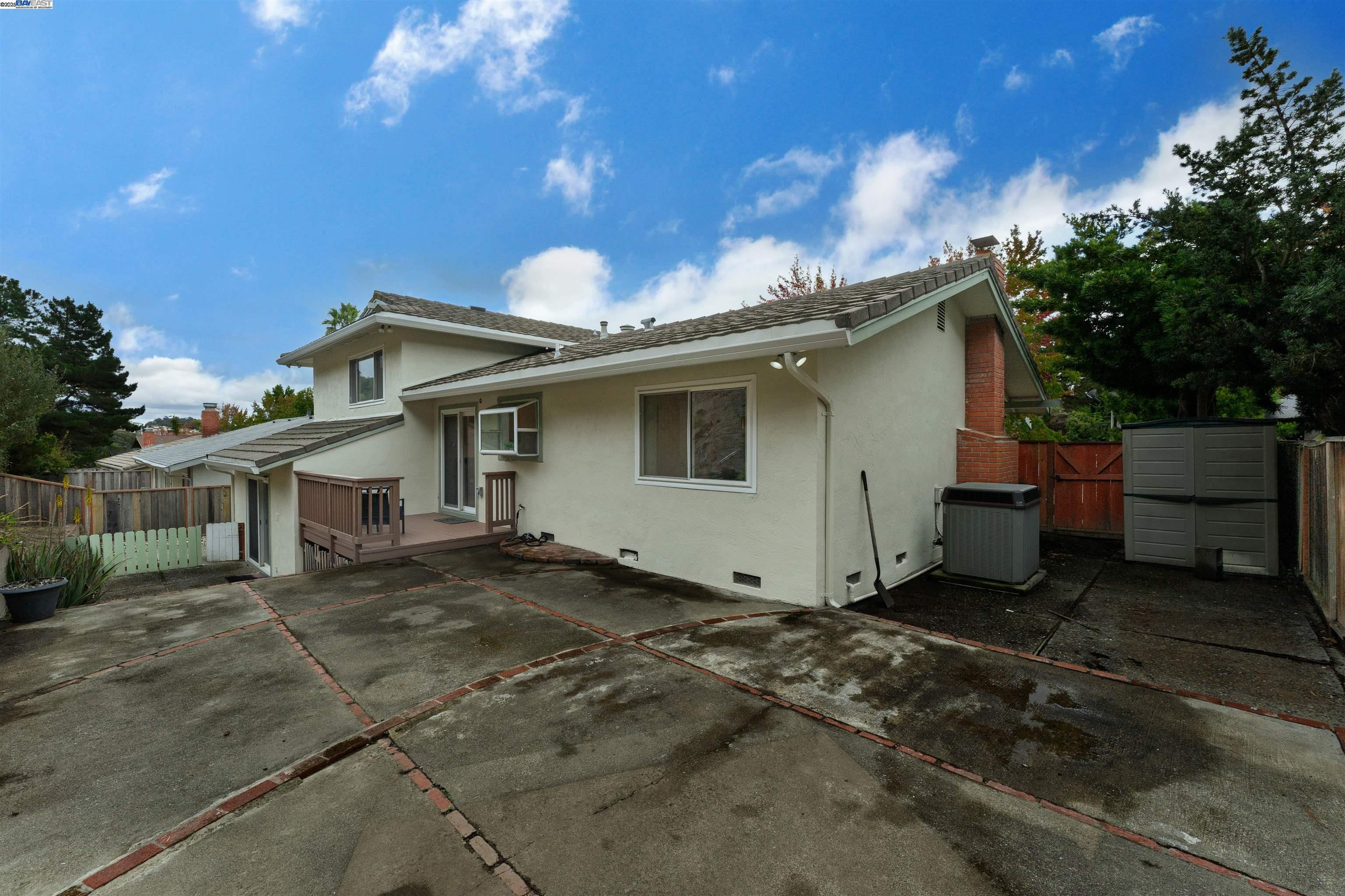 7684 Surrey Ln