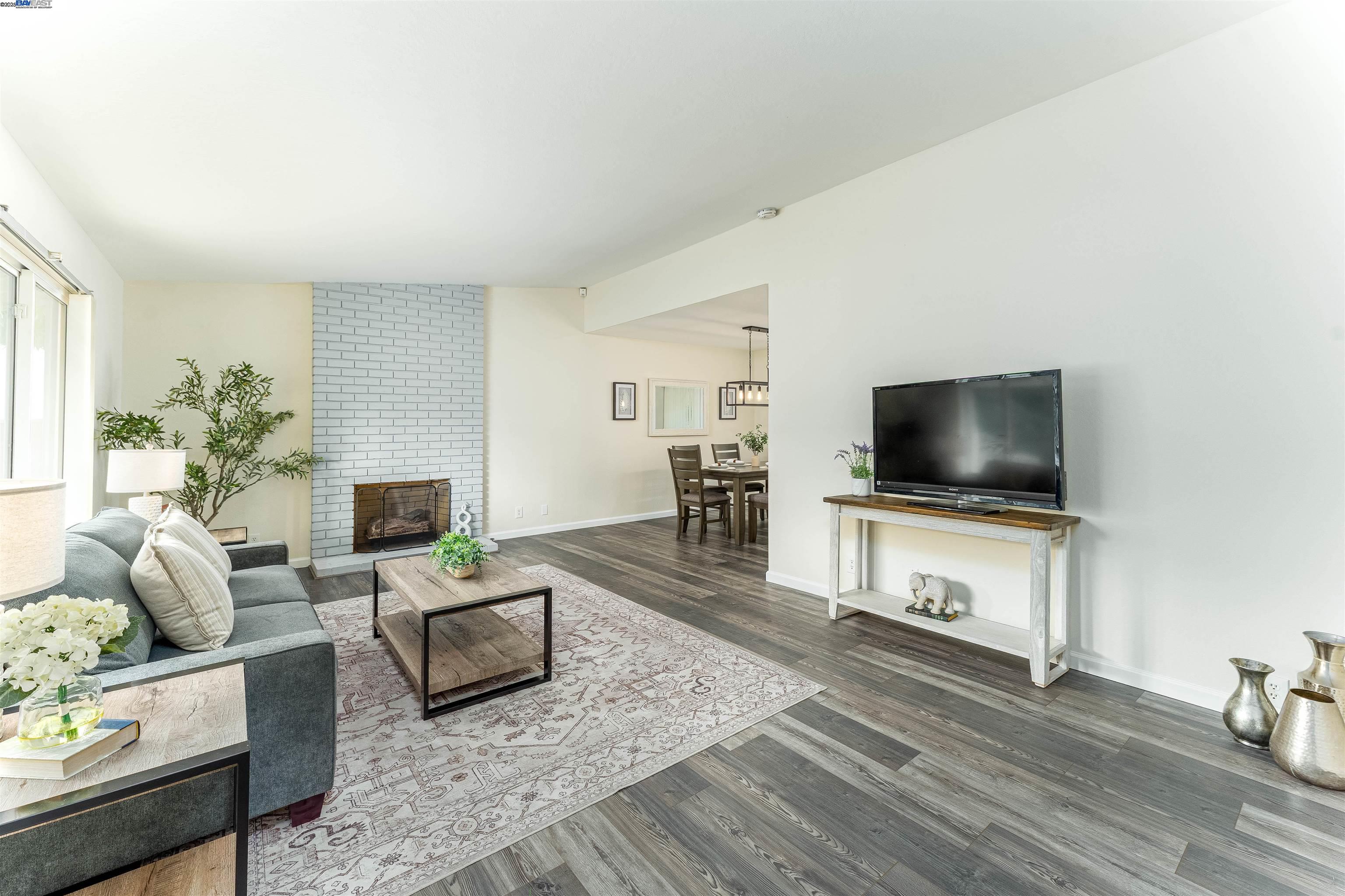 7684 Surrey Ln