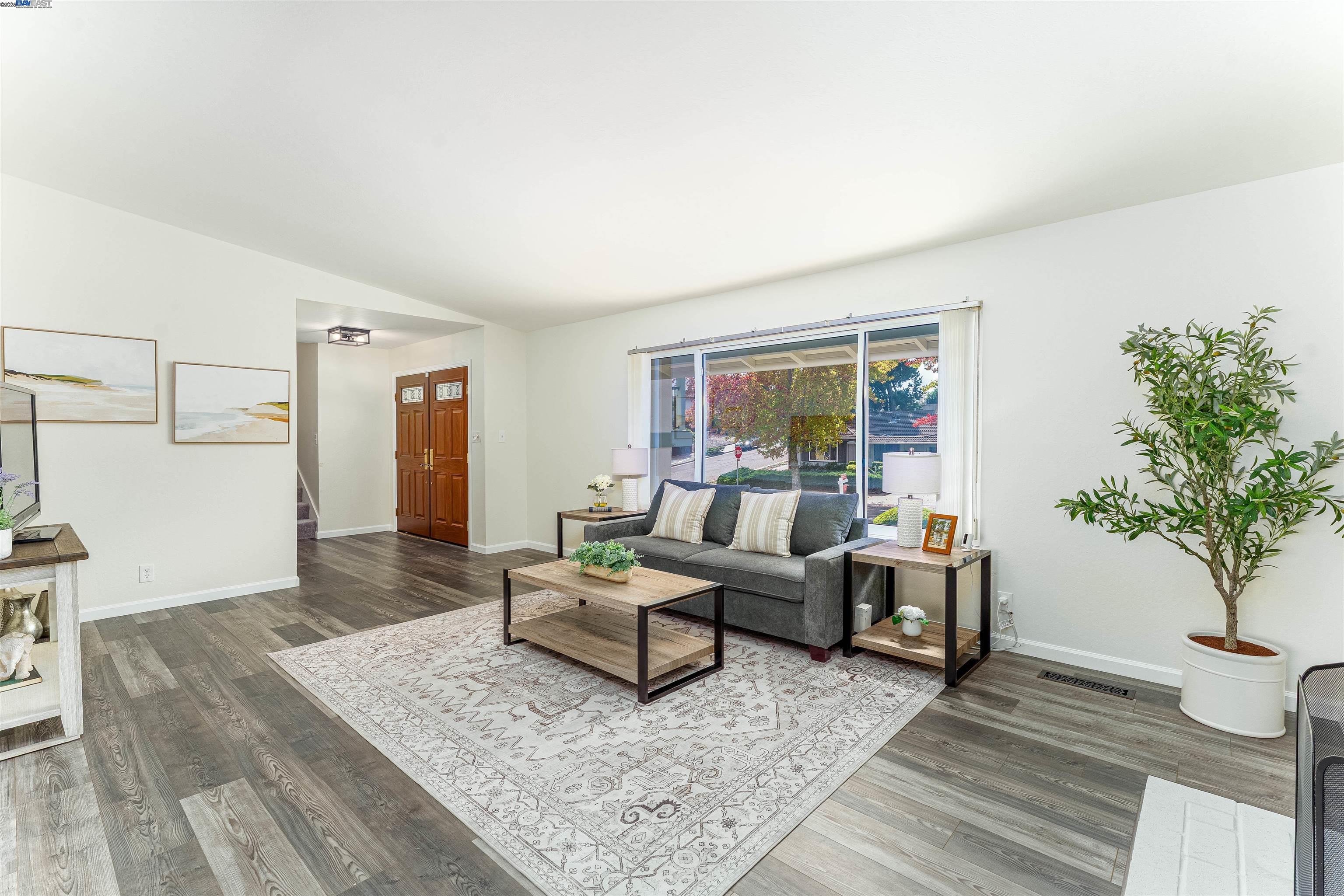 7684 Surrey Ln