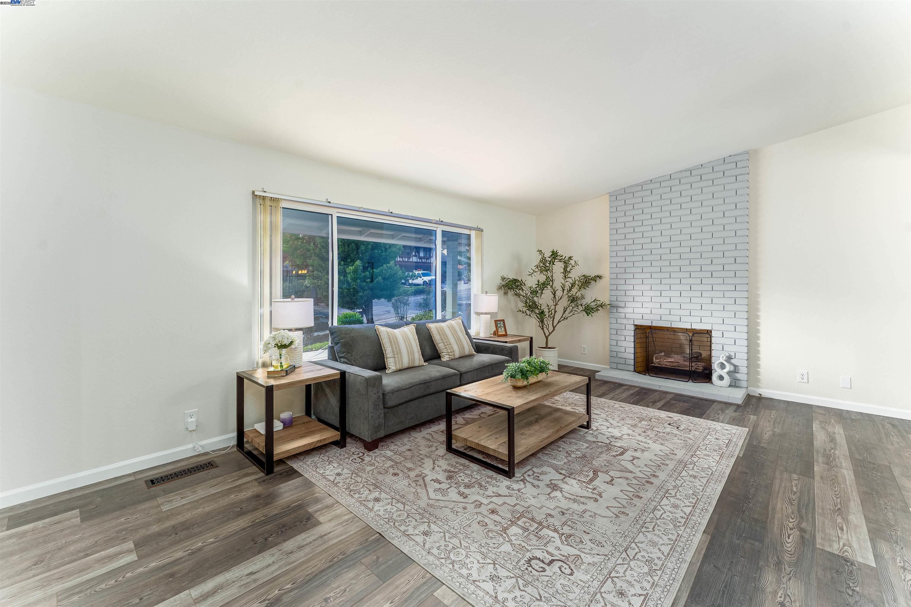 7684 Surrey Ln