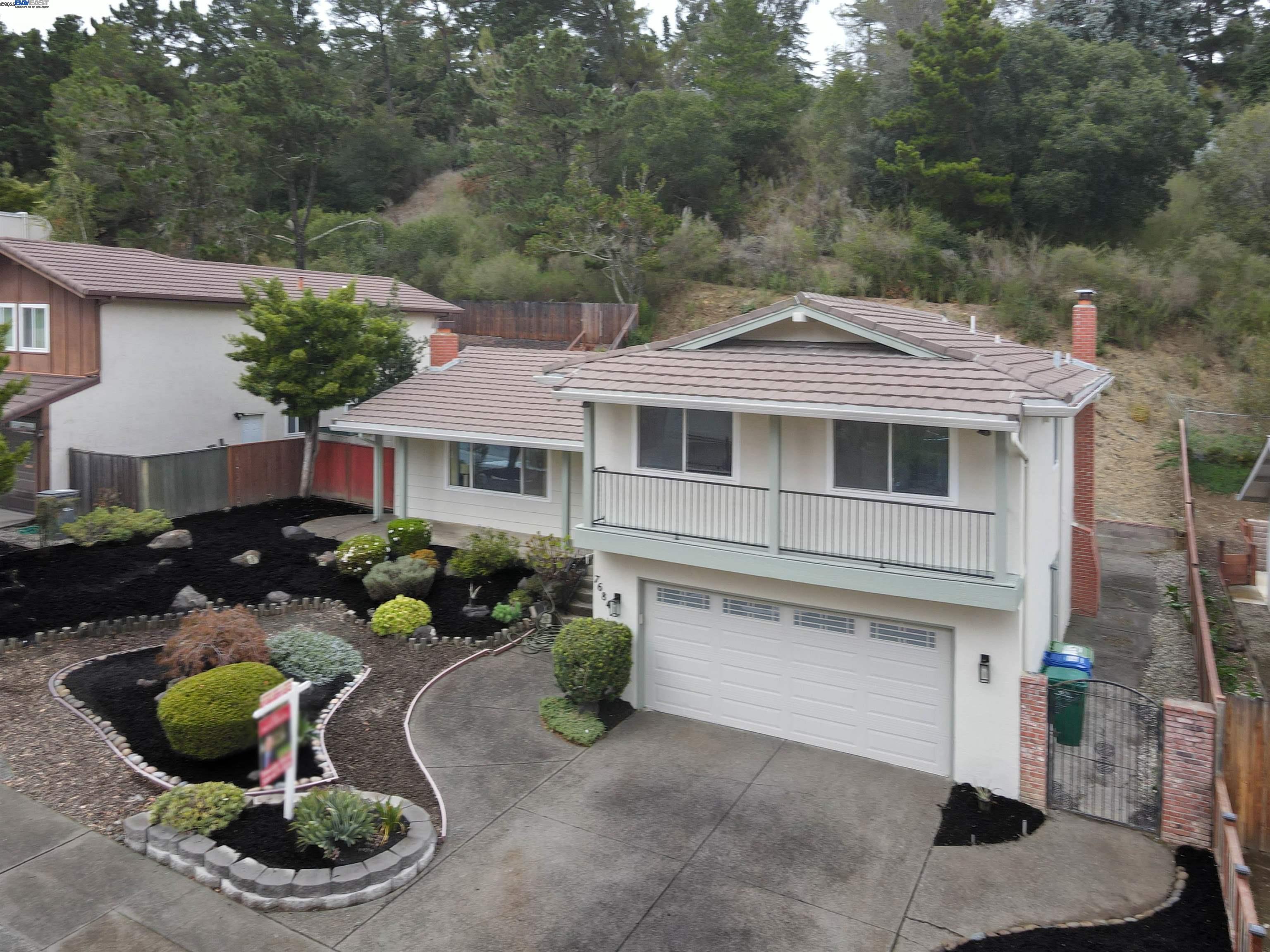 7684 Surrey Ln