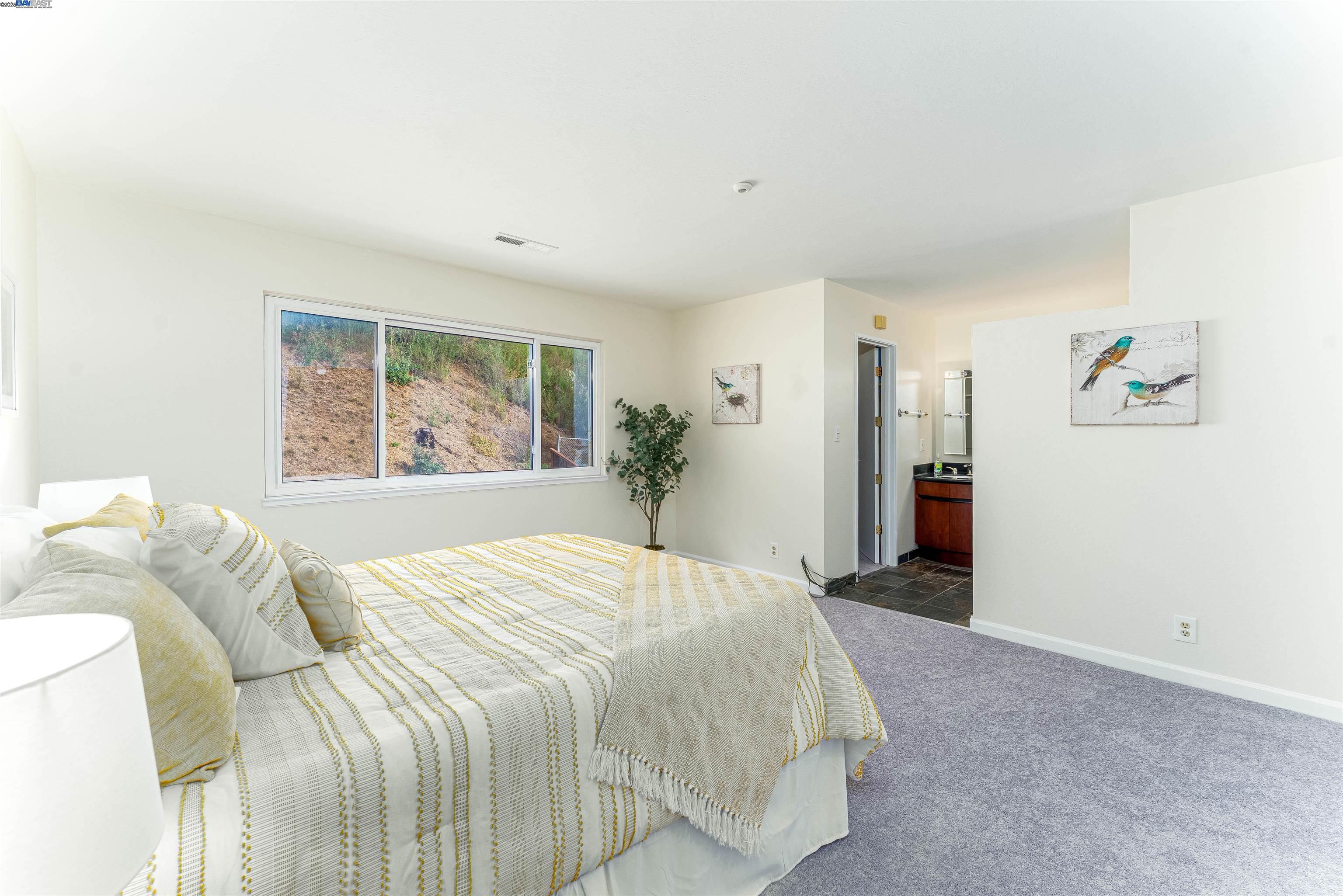7684 Surrey Ln