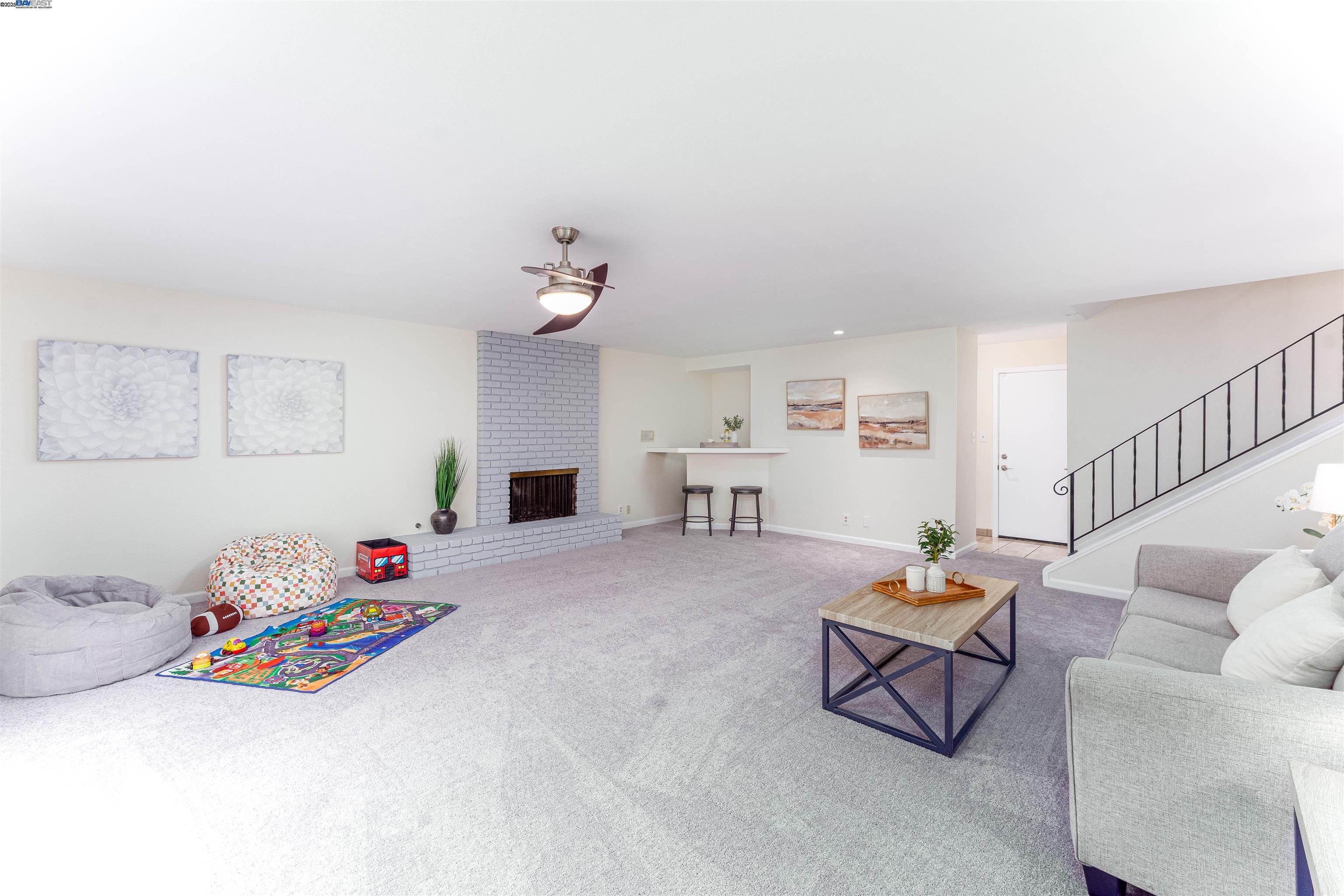 7684 Surrey Ln