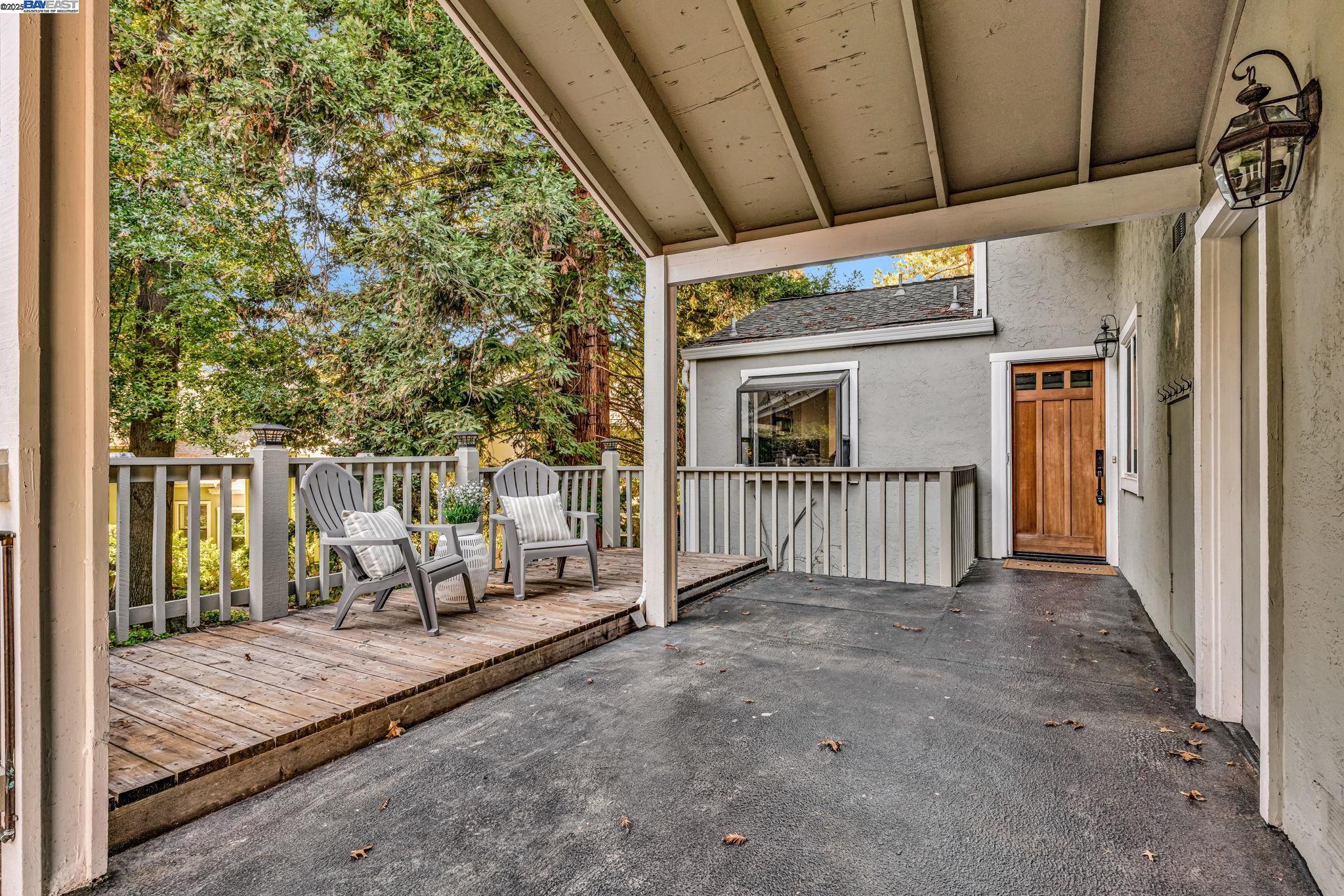 394 Camelback Rd