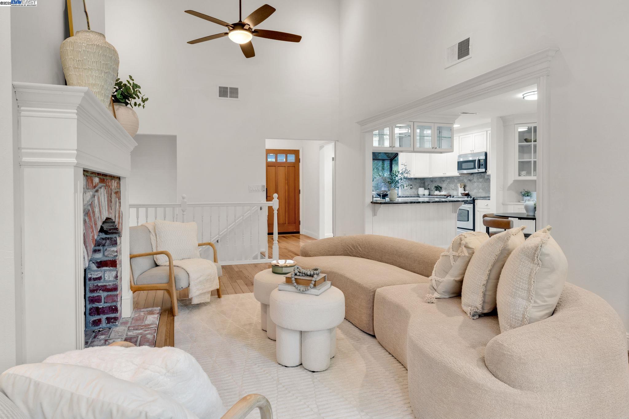 394 Camelback Rd