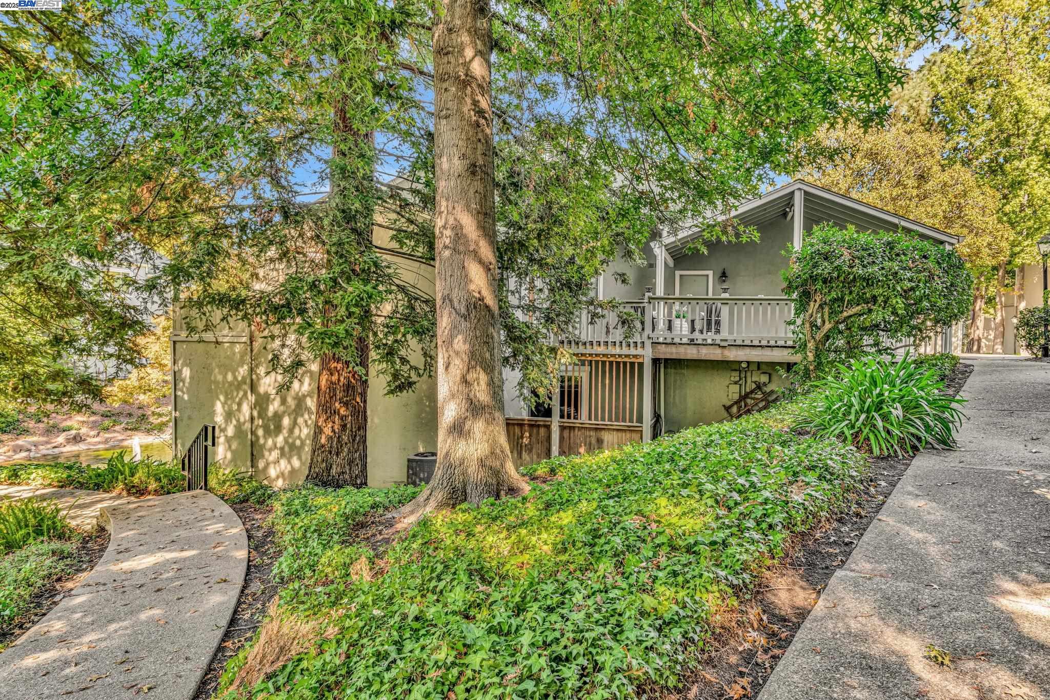 394 Camelback Rd