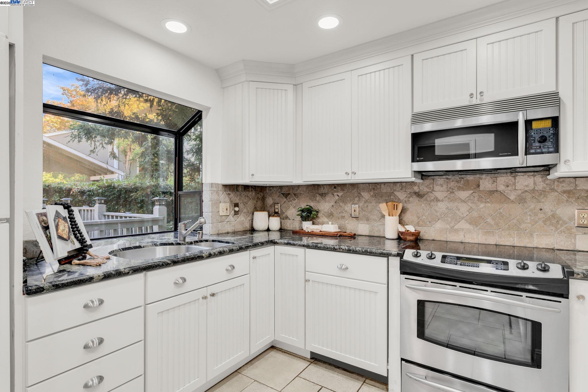 394 Camelback Rd