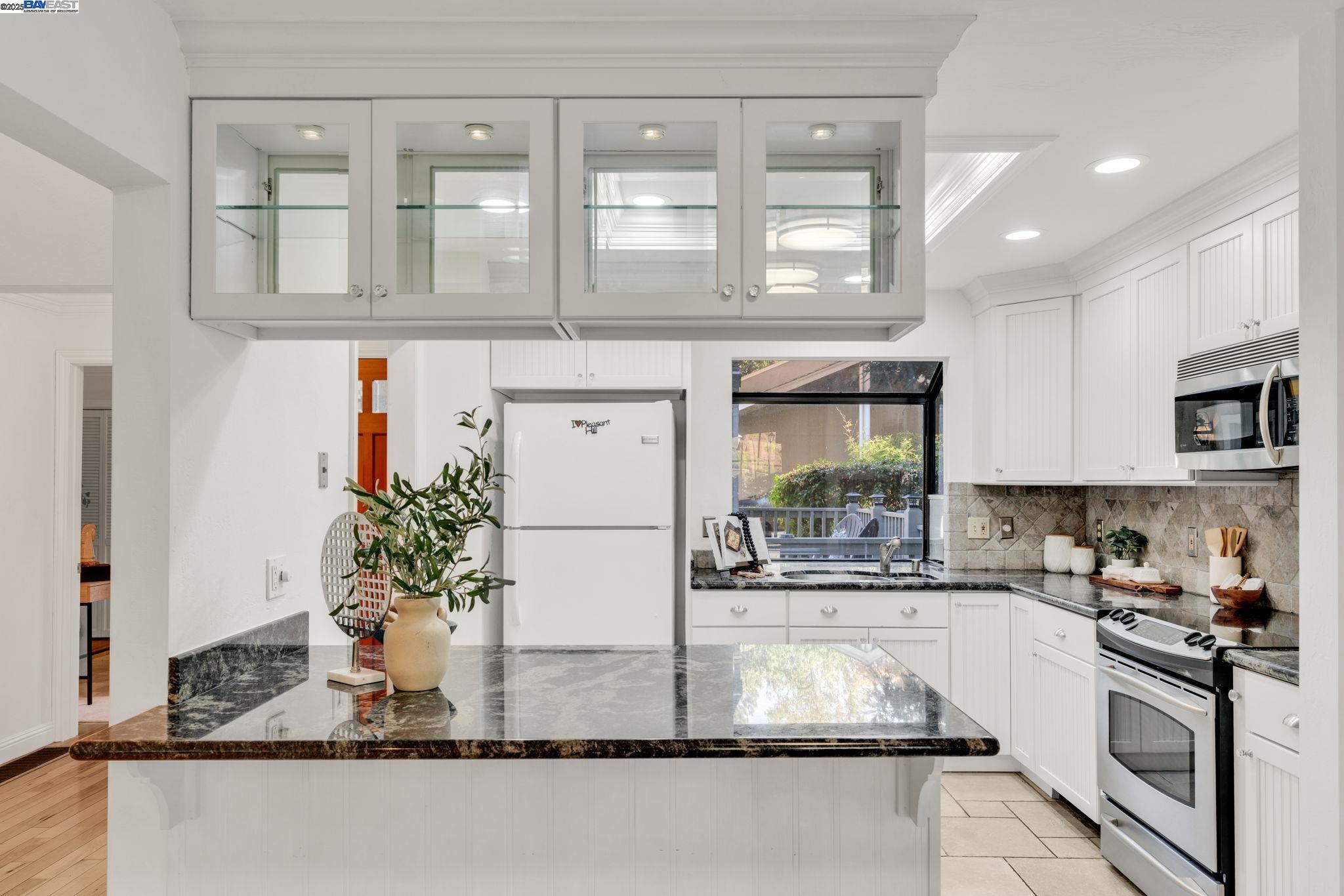 394 Camelback Rd