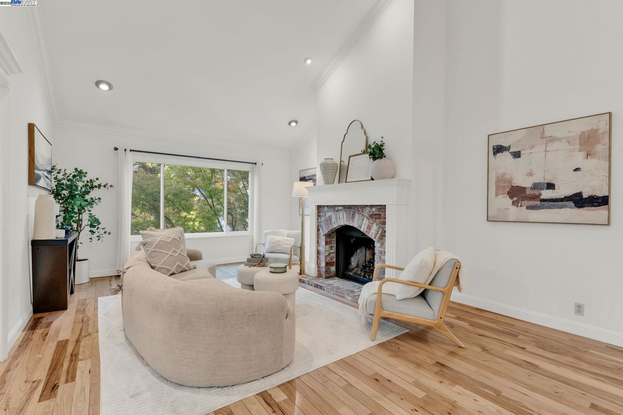 394 Camelback Rd