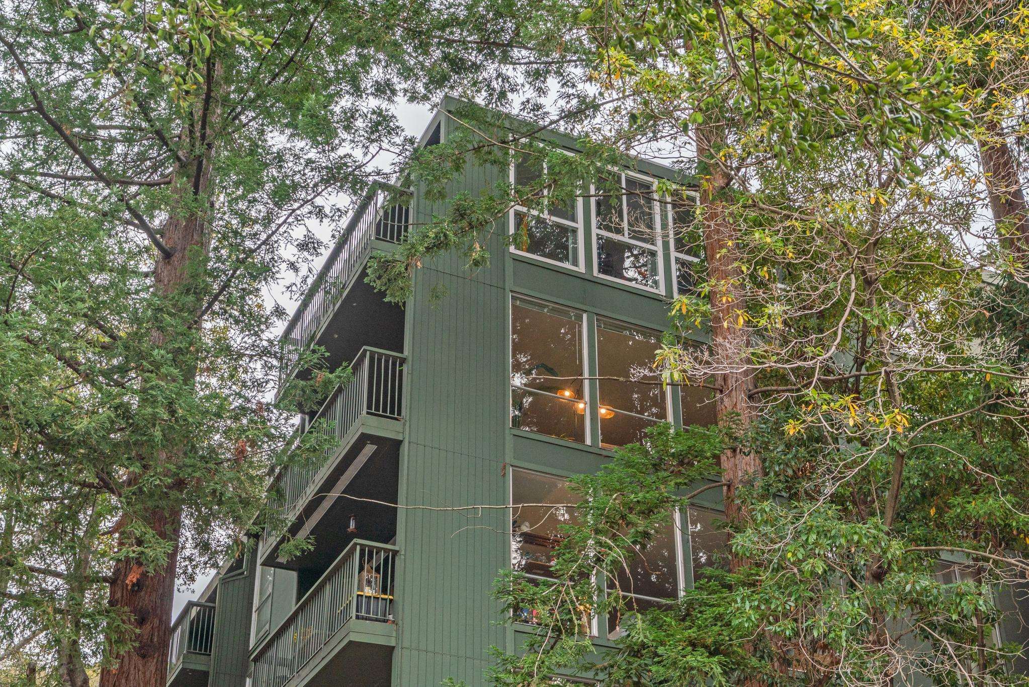 2700 Le Conte Ave # 402