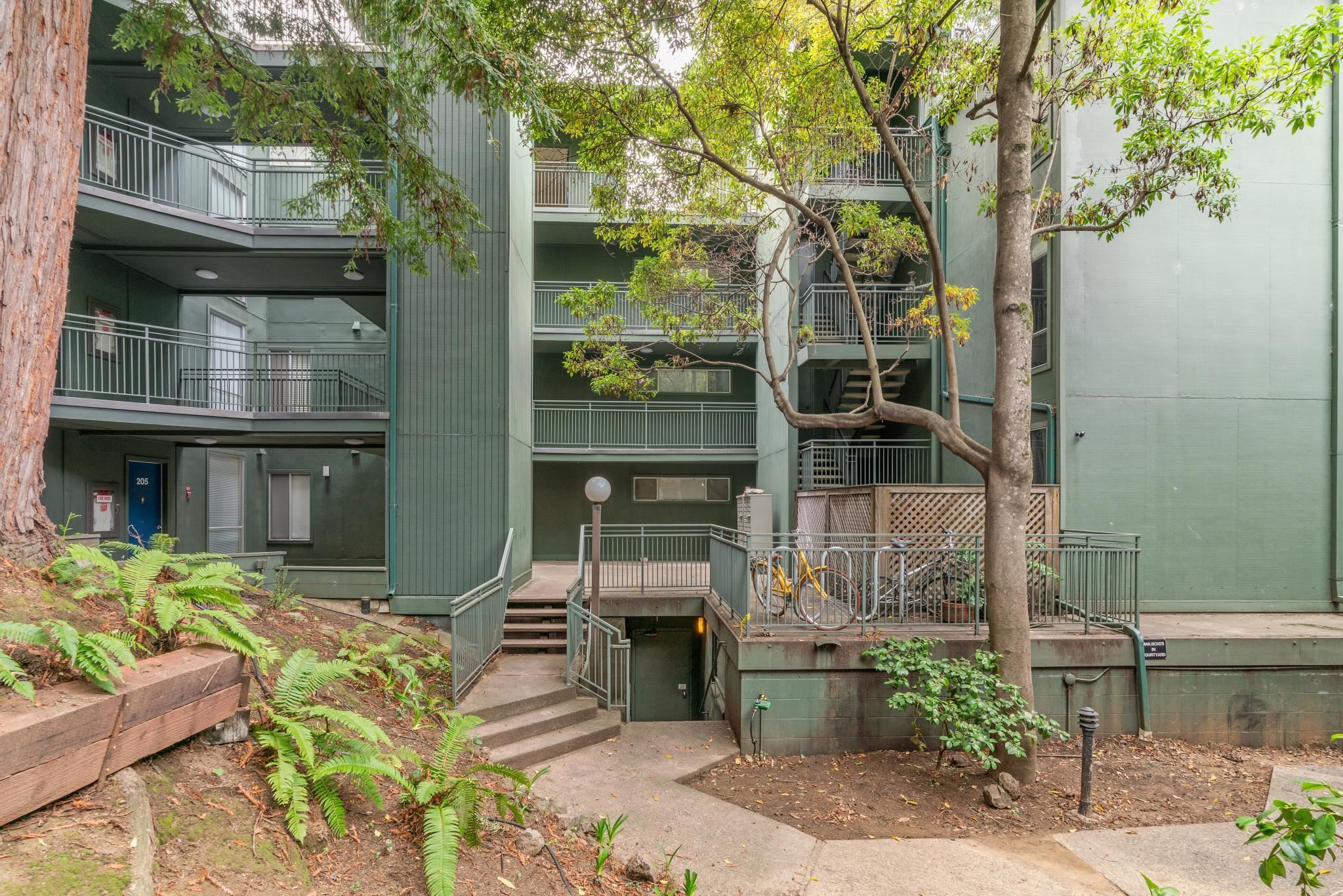 2700 Le Conte Ave # 402