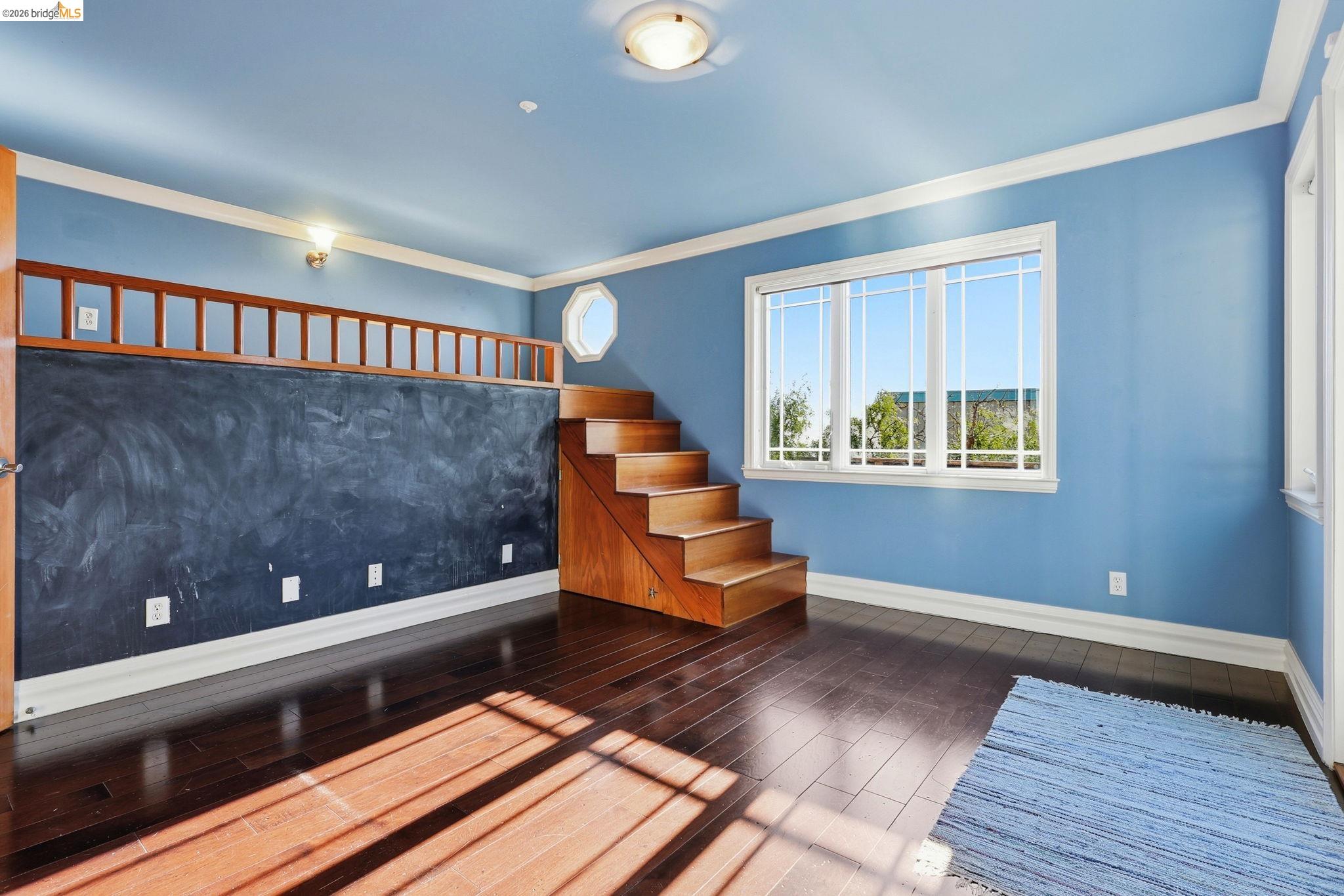 107 Dolphine Ave