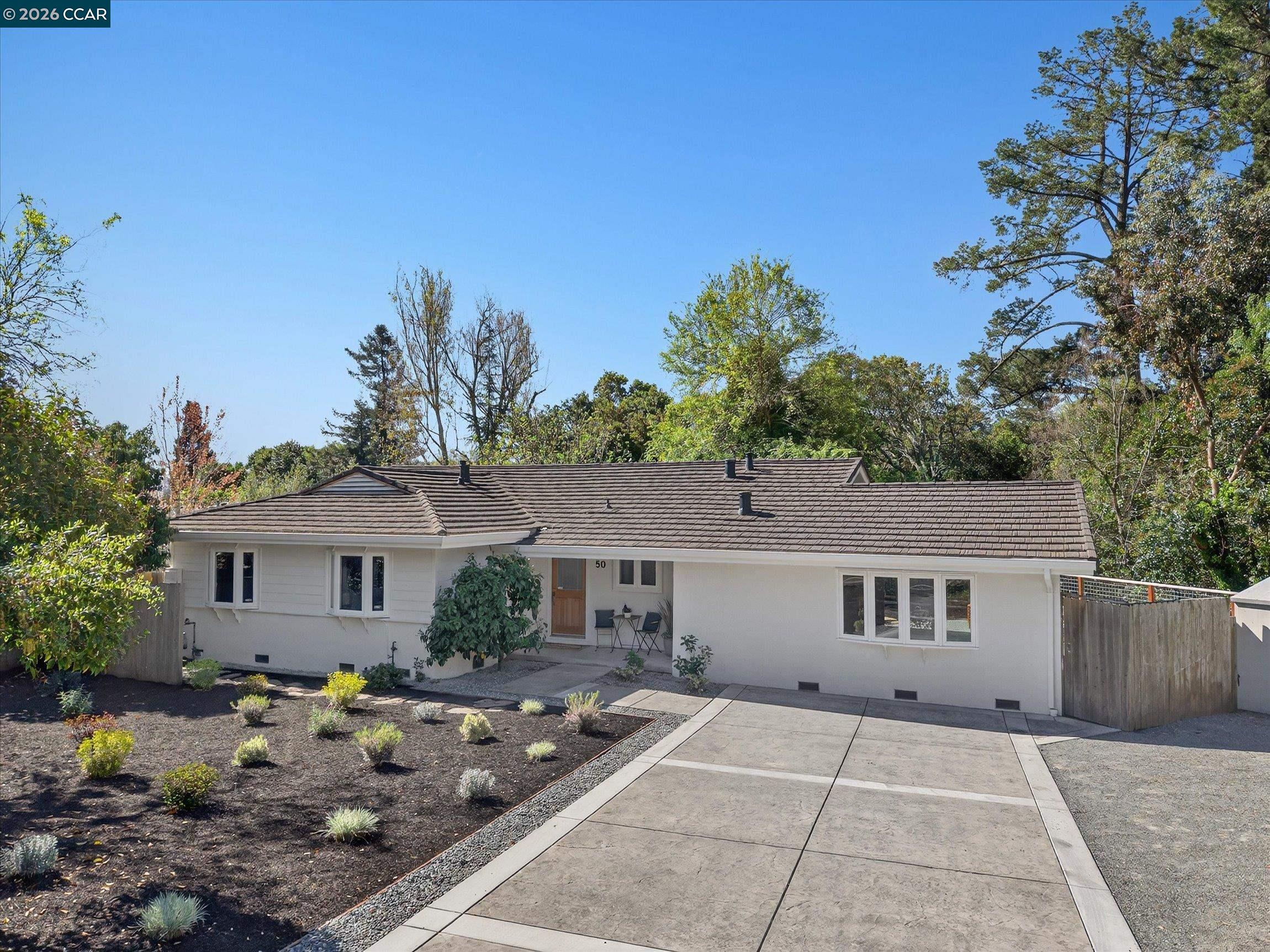 50 Ivy Dr