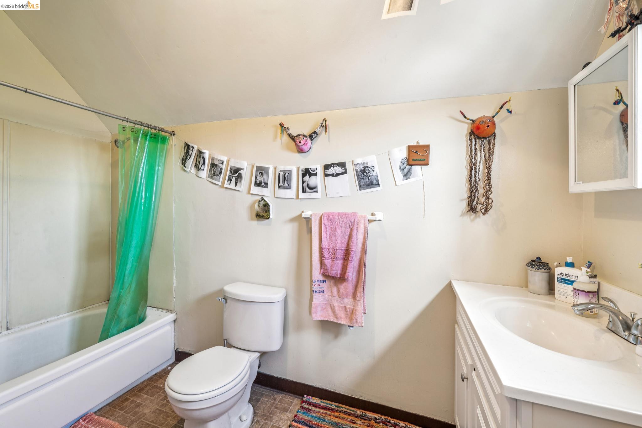1264 Alcatraz Ave