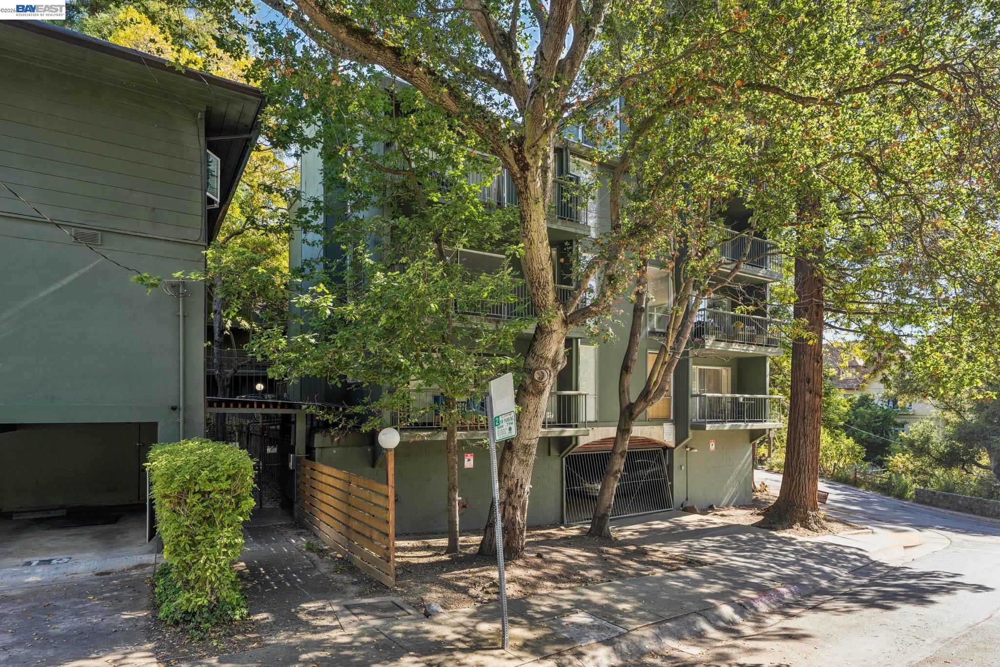 2700 Le Conte Ave # 406