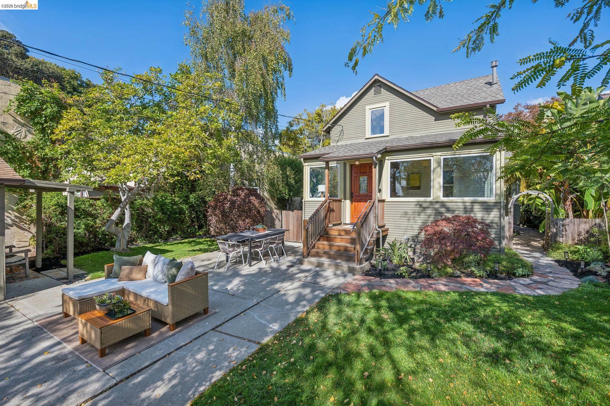 2129 Roosevelt Ave
