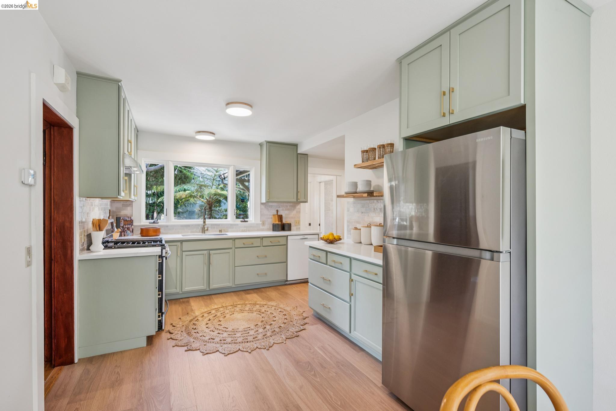 2129 Roosevelt Ave