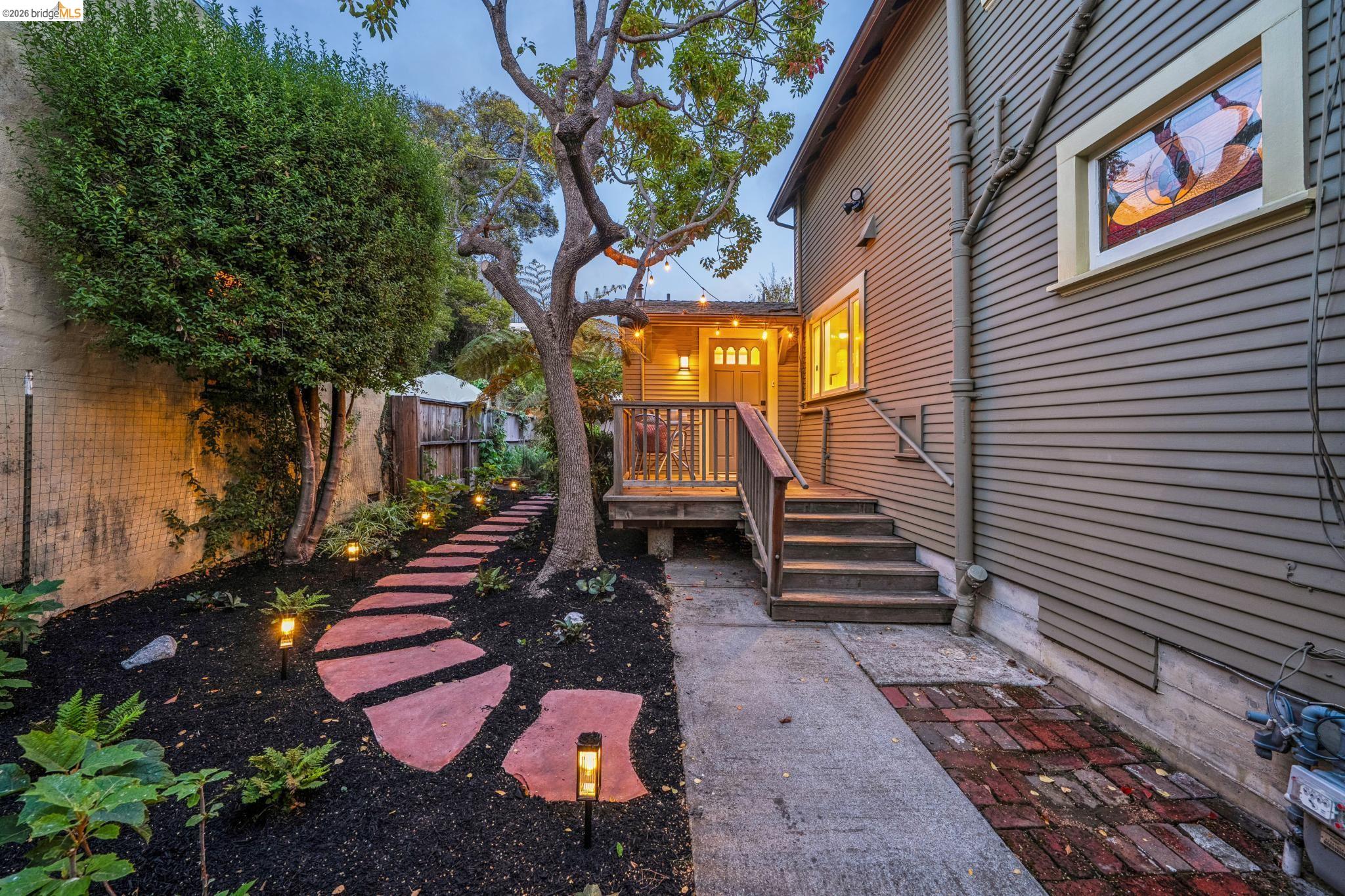 2129 Roosevelt Ave
