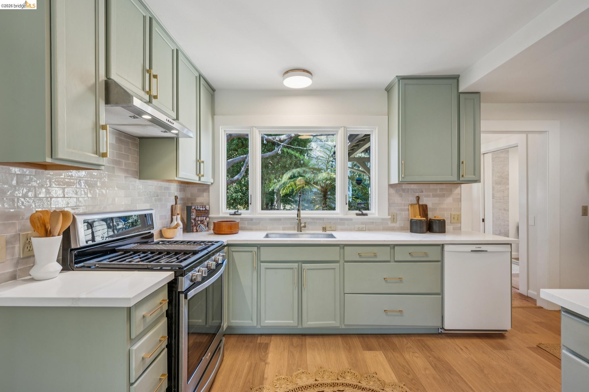 2129 Roosevelt Ave