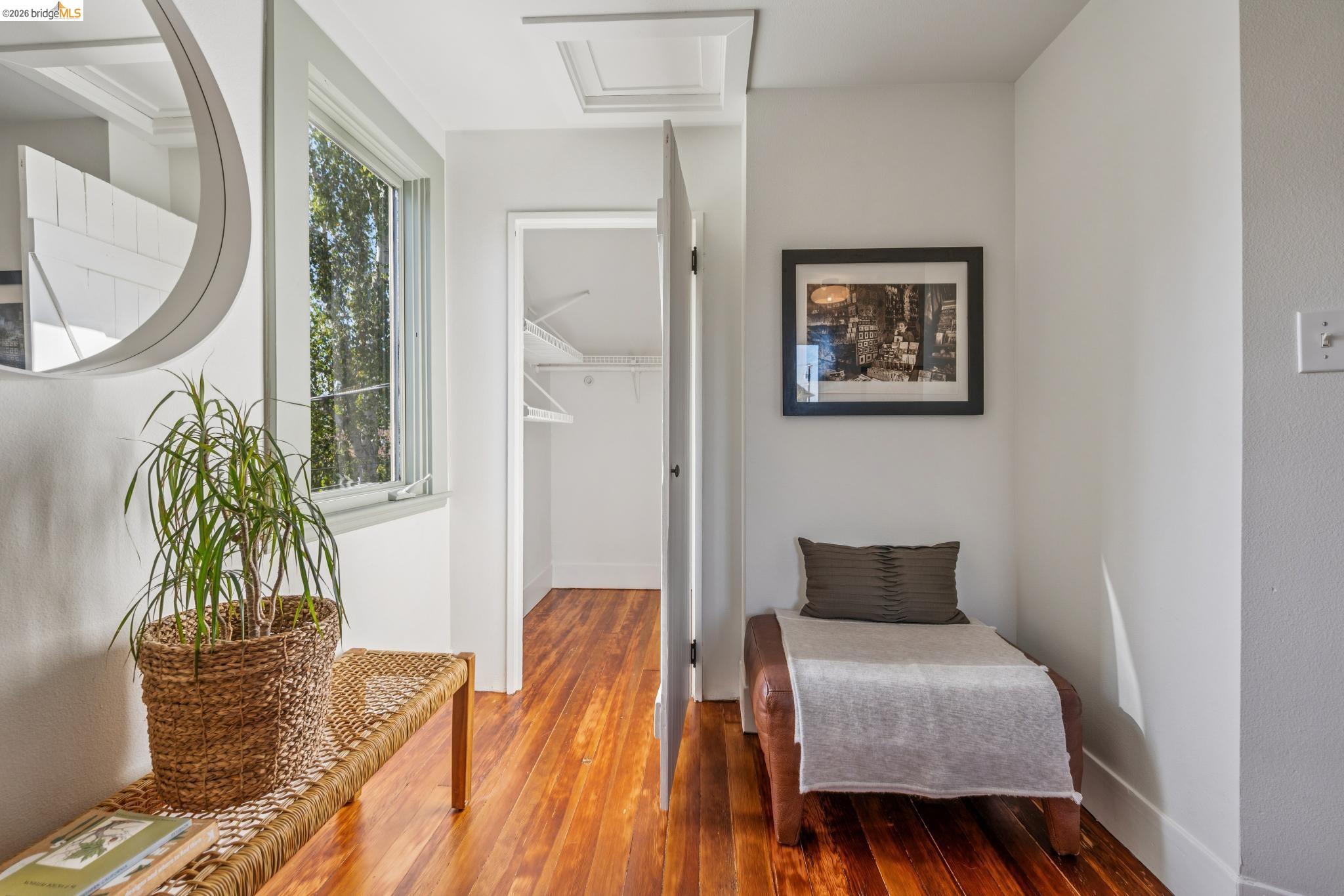 2129 Roosevelt Ave