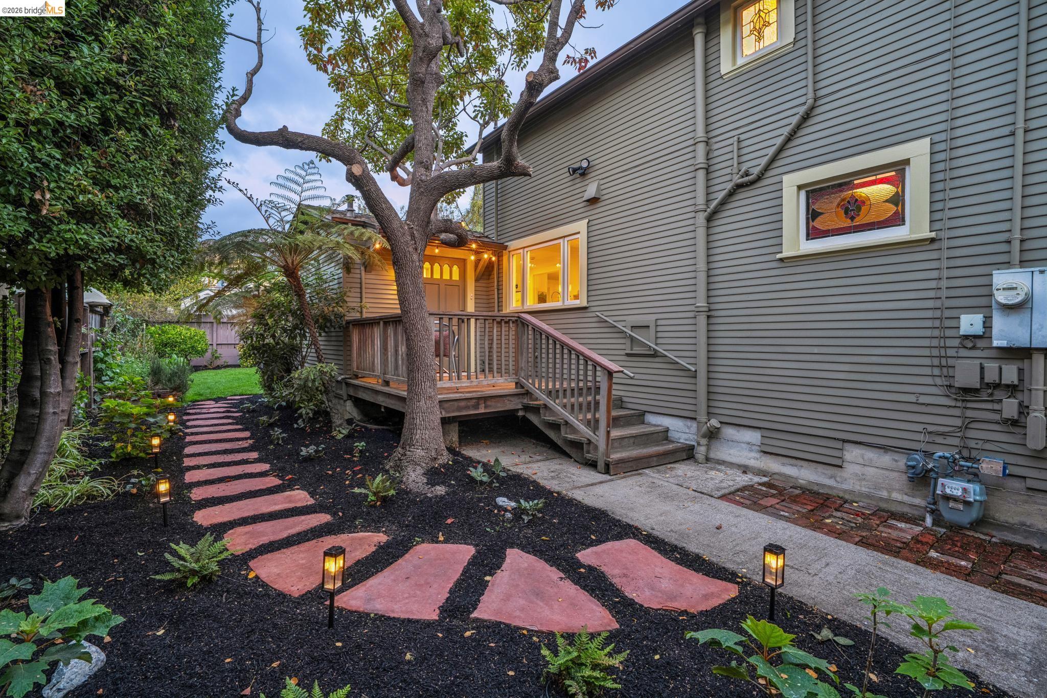 2129 Roosevelt Ave
