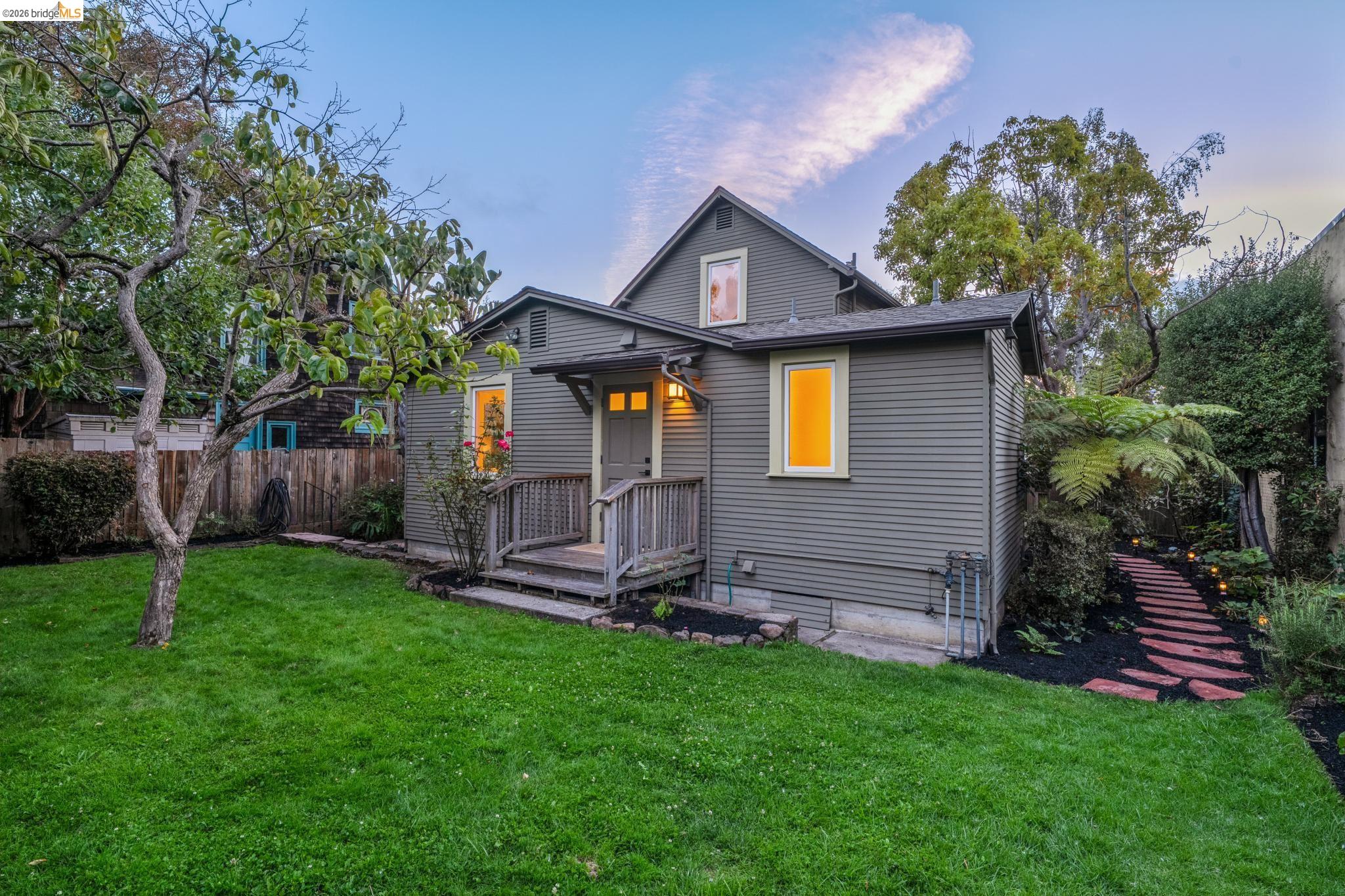 2129 Roosevelt Ave