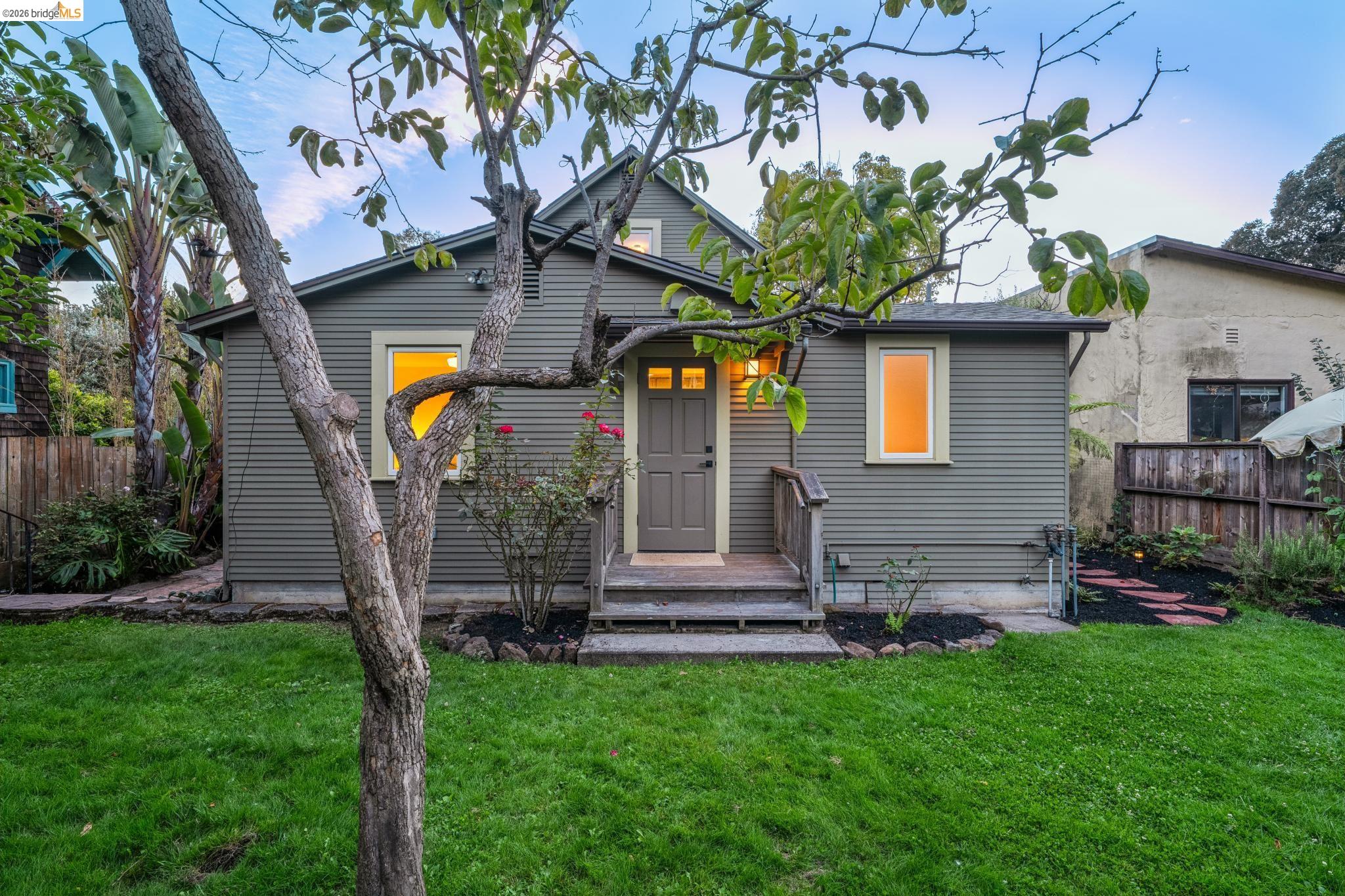 2129 Roosevelt Ave