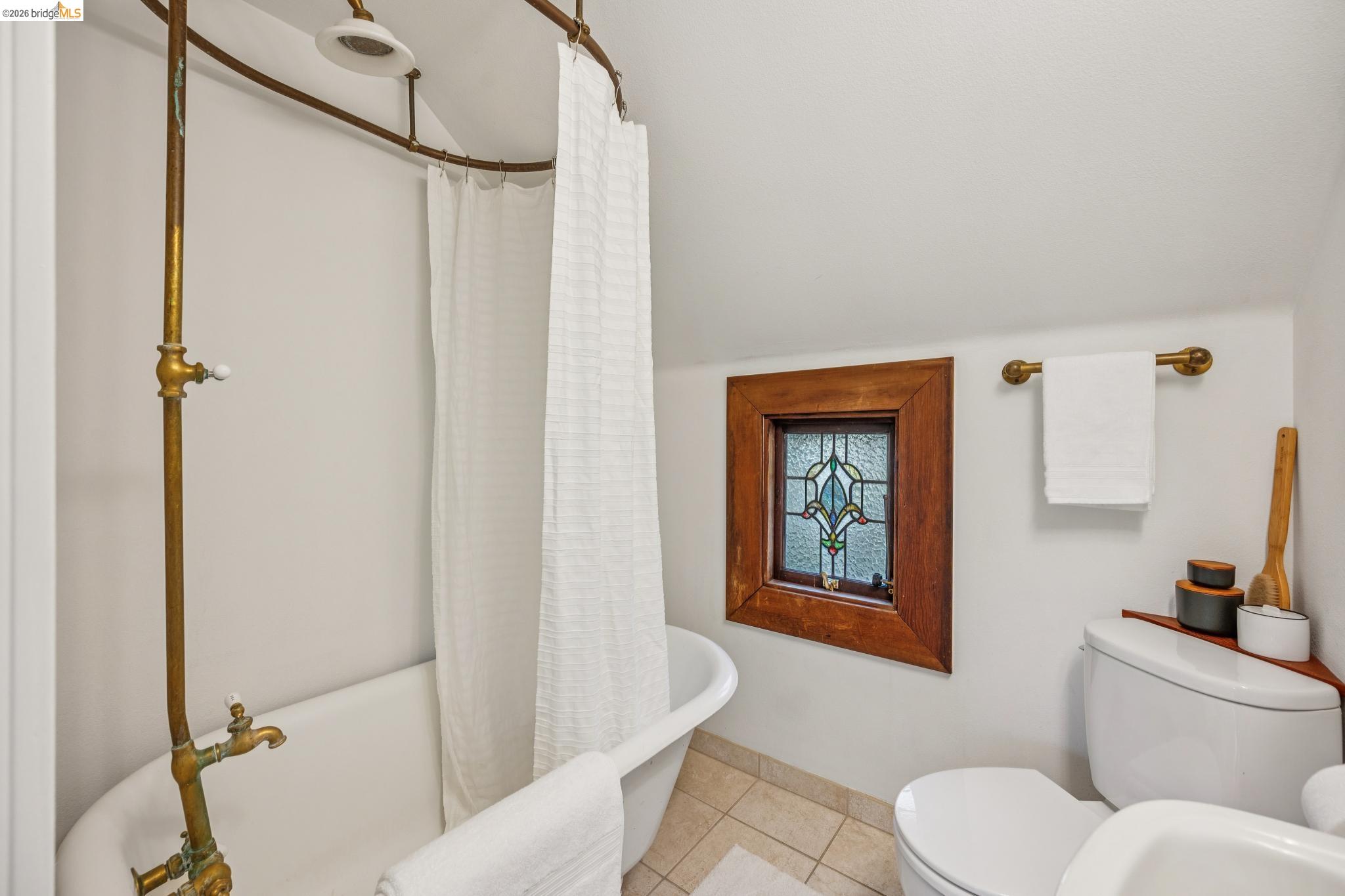 2129 Roosevelt Ave