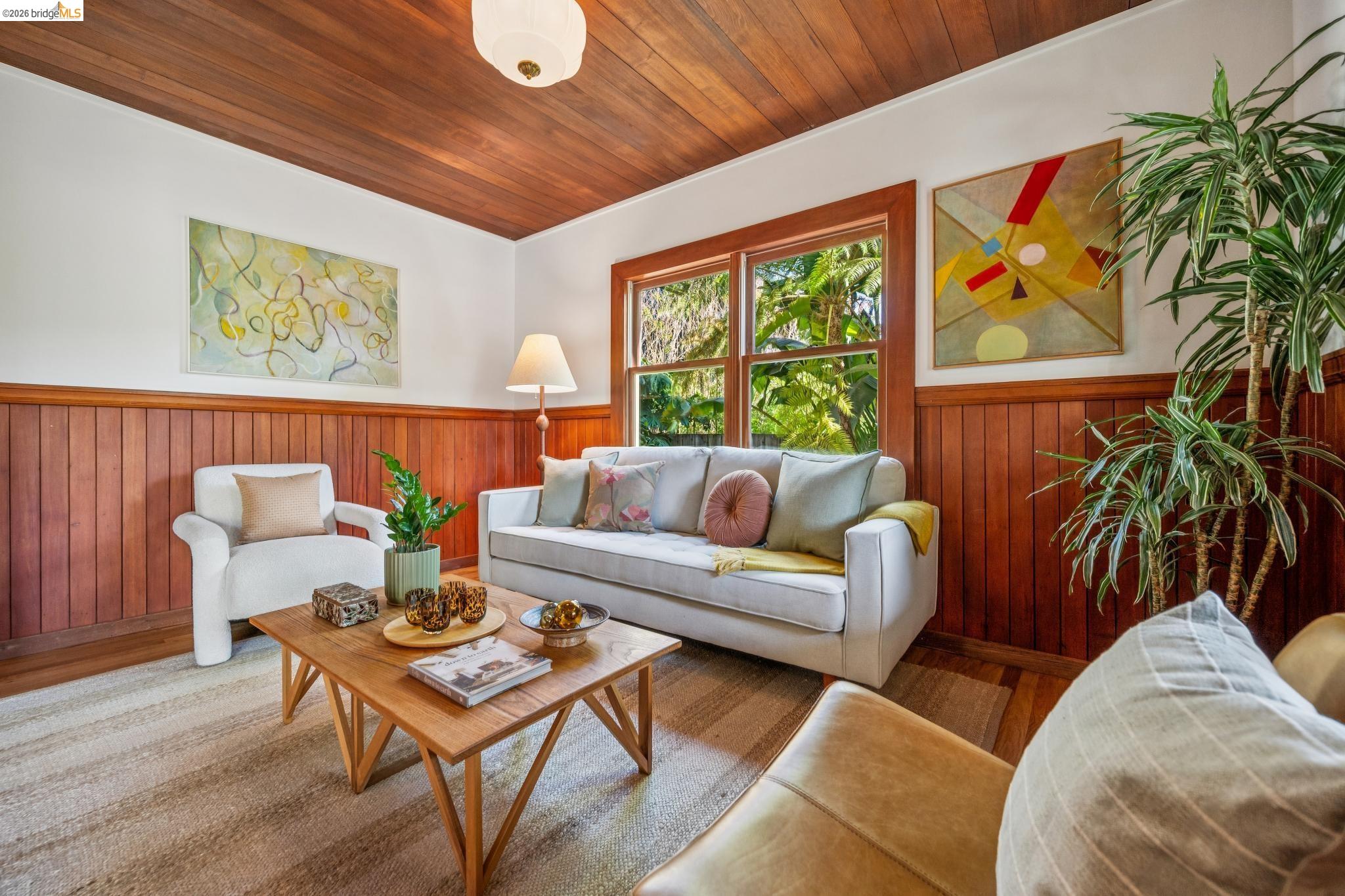 2129 Roosevelt Ave