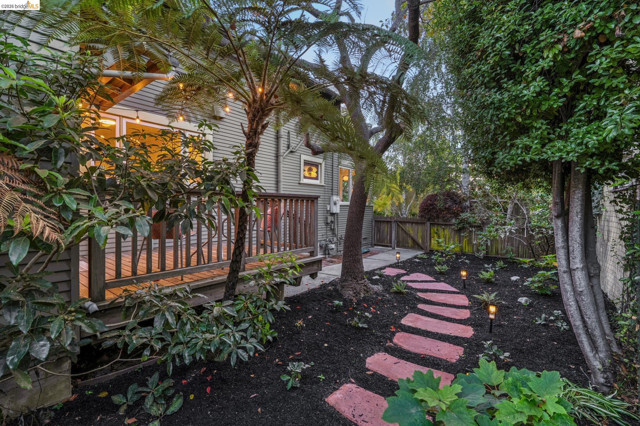 2129 Roosevelt Ave