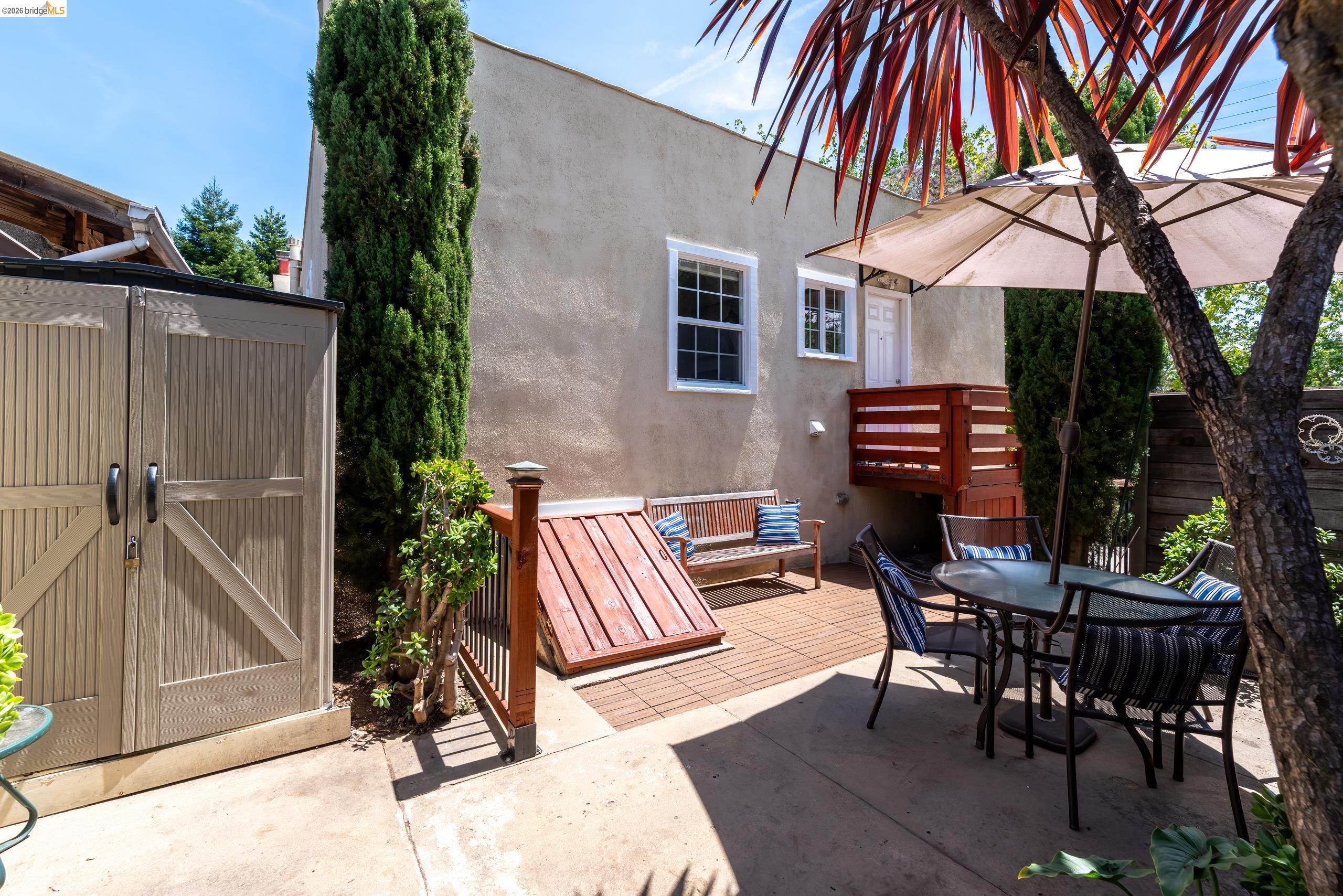 1595 Dwight Way