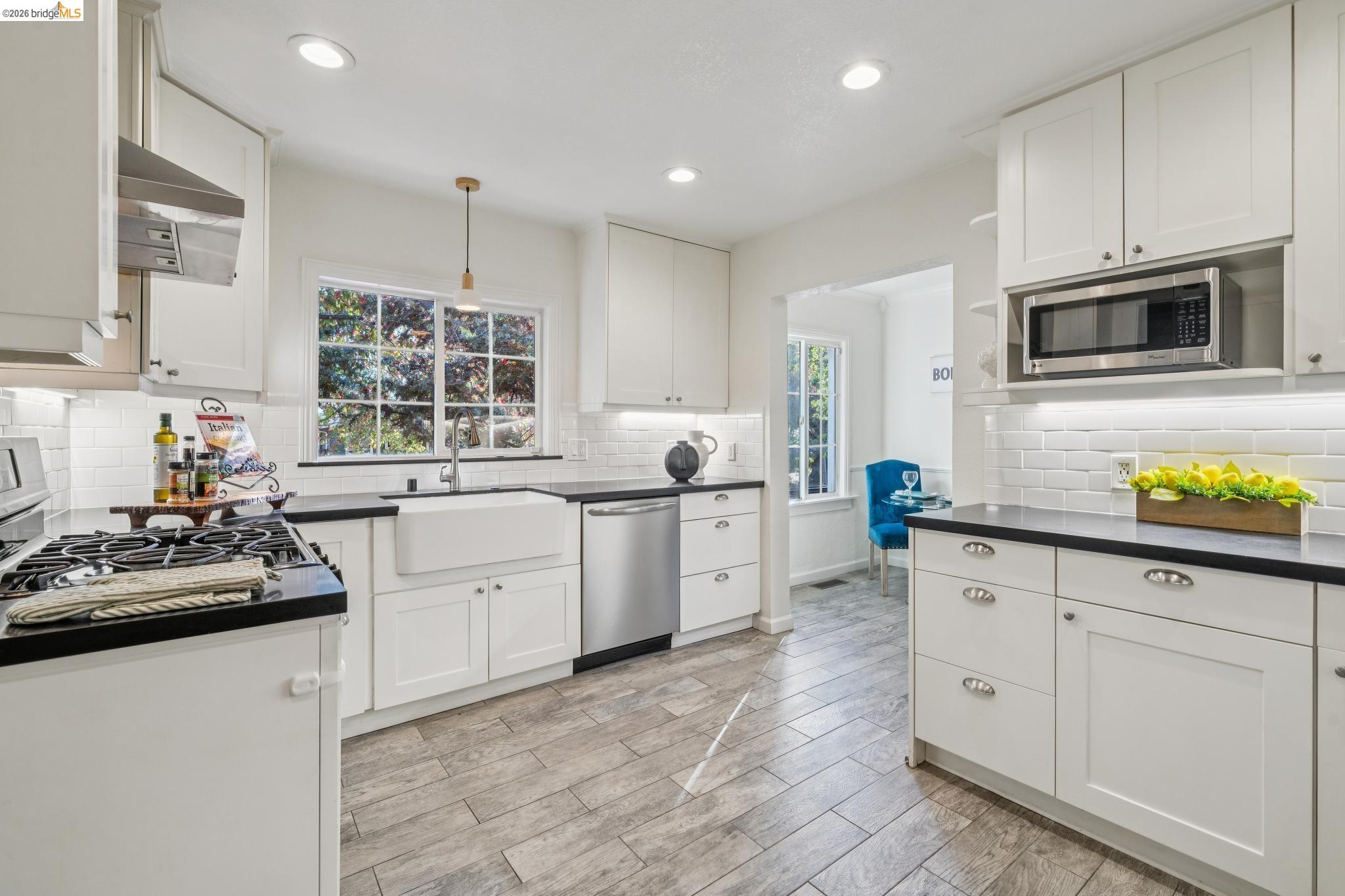 1595 Dwight Way