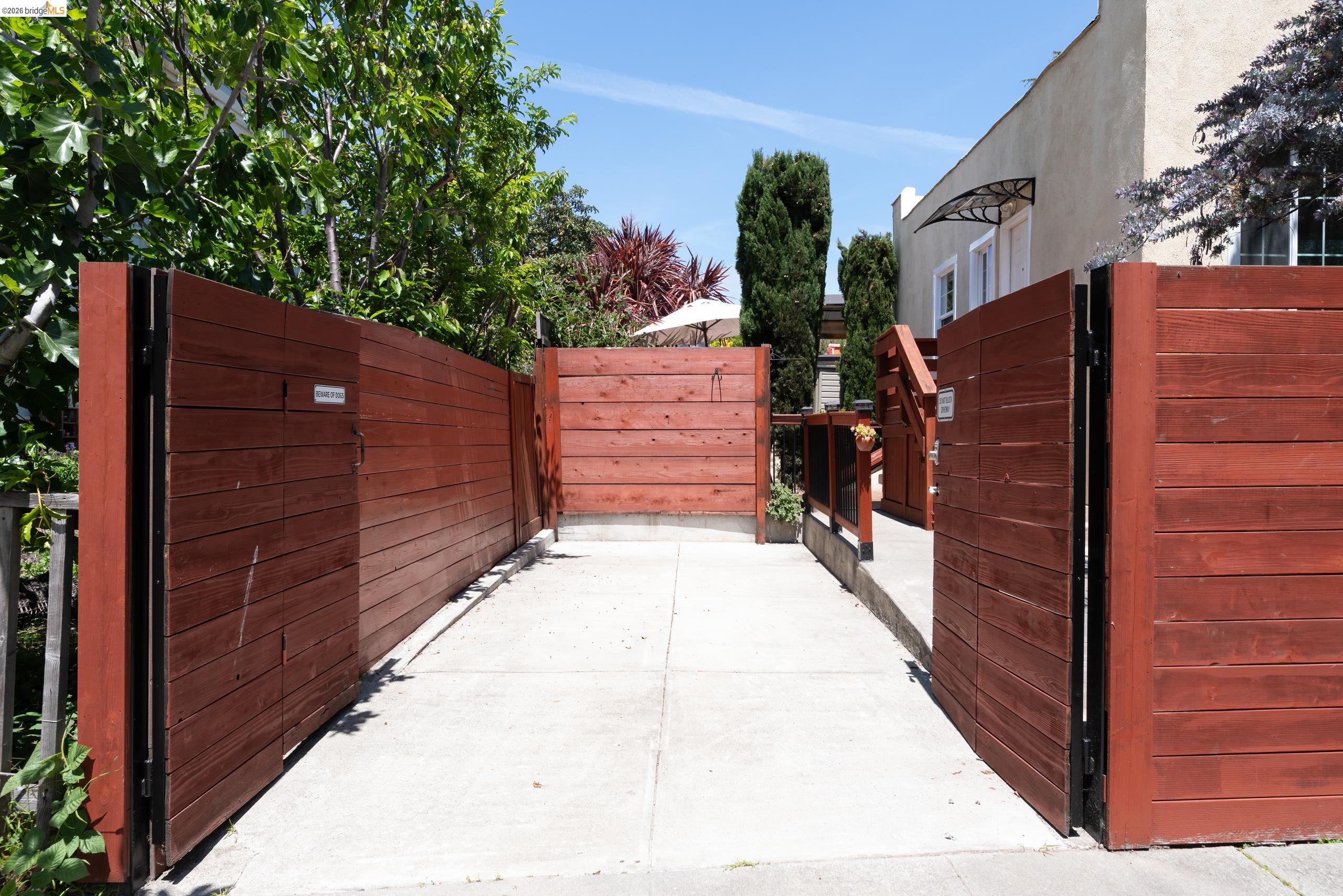 1595 Dwight Way