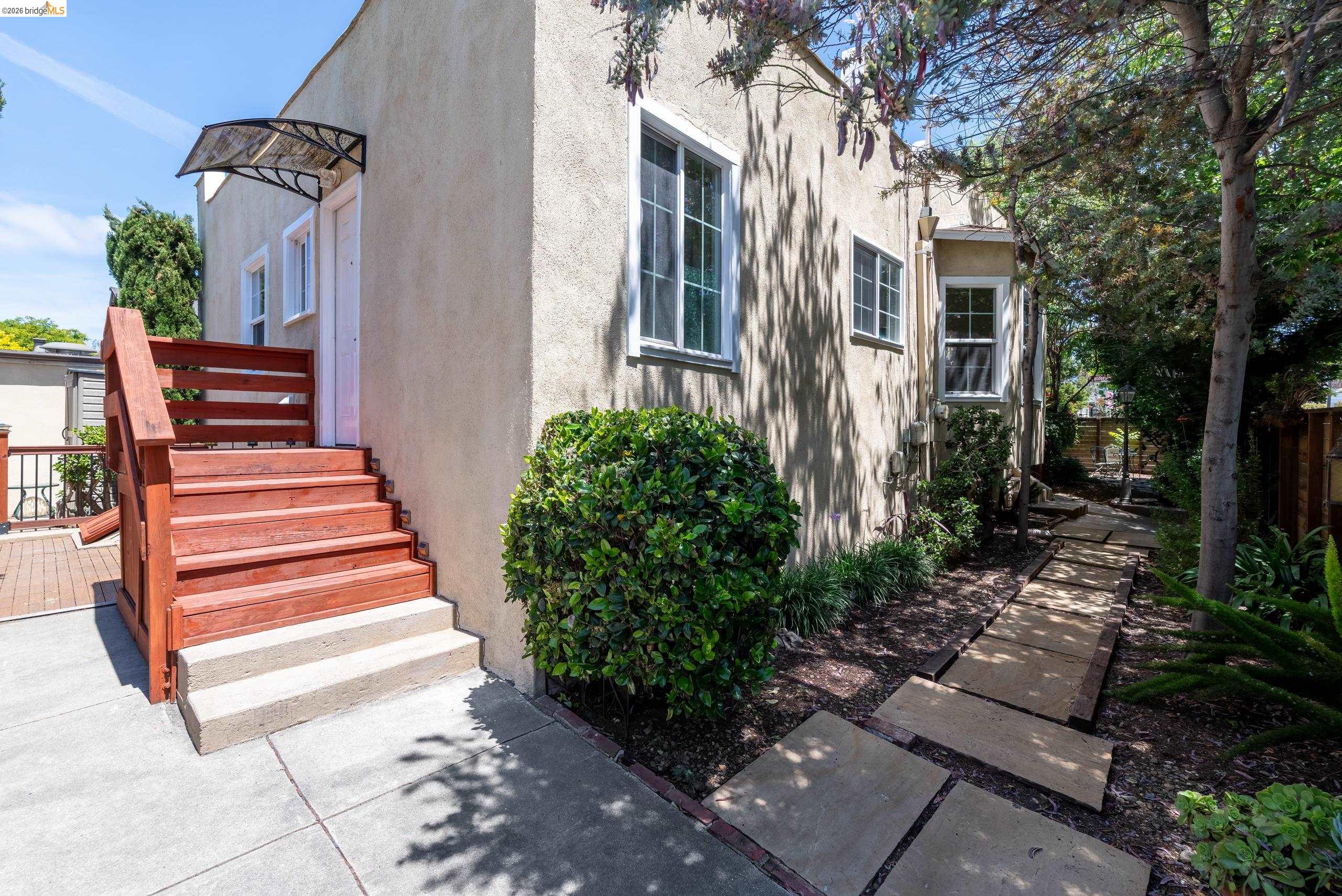1595 Dwight Way