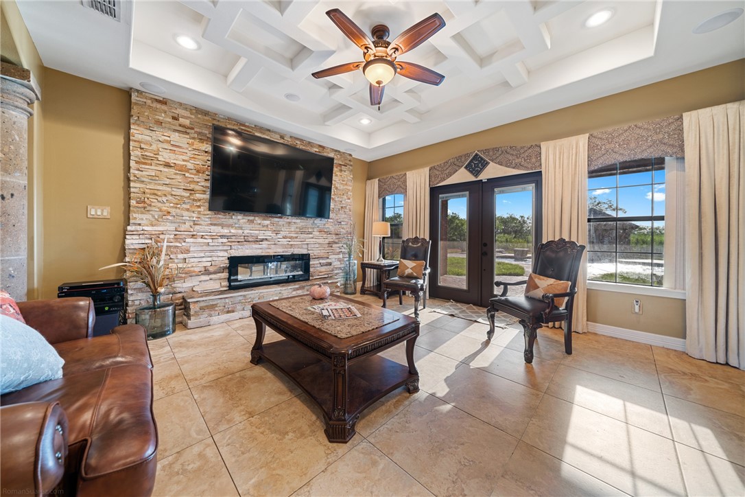 729 Golden Dr