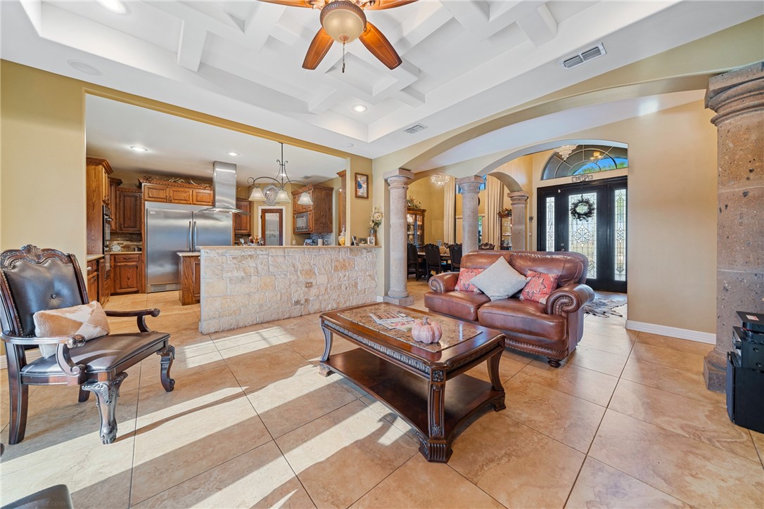 729 Golden Dr