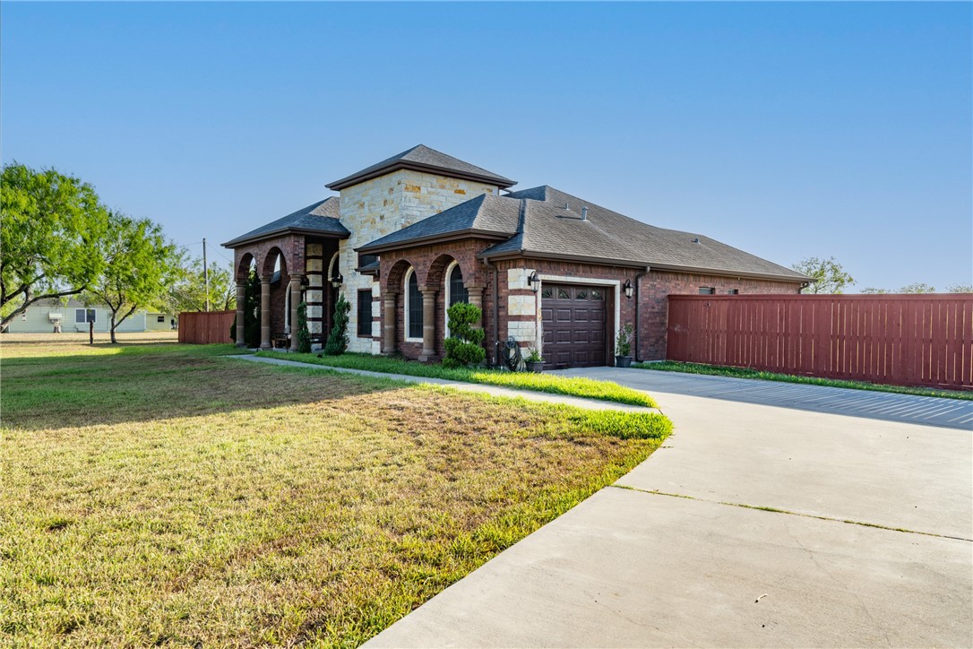 729 Golden Dr