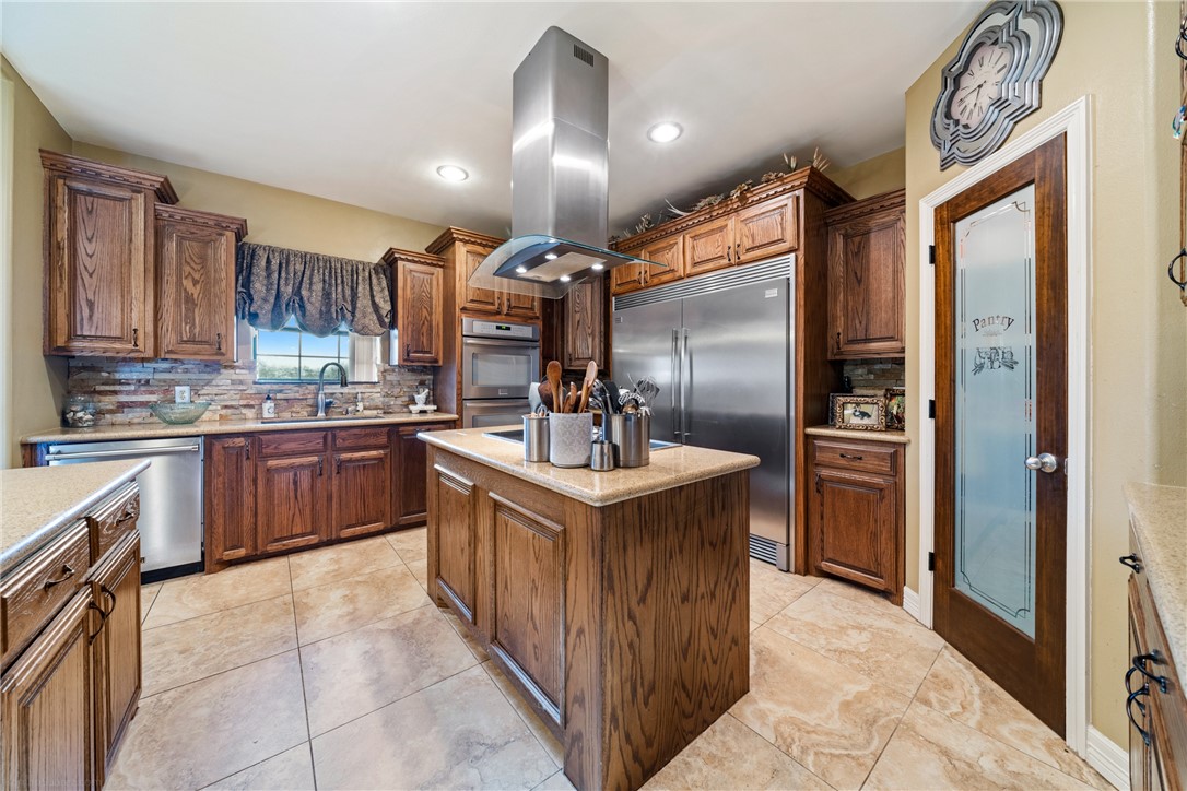 729 Golden Dr