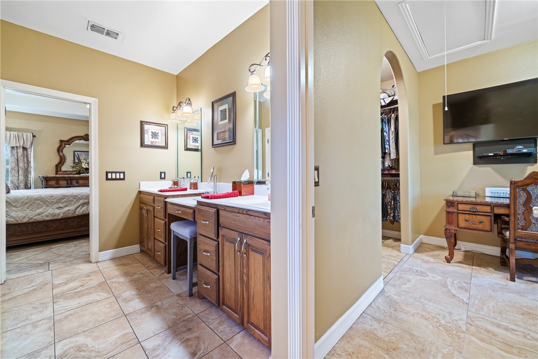 729 Golden Dr