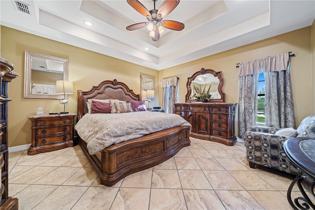 729 Golden Dr